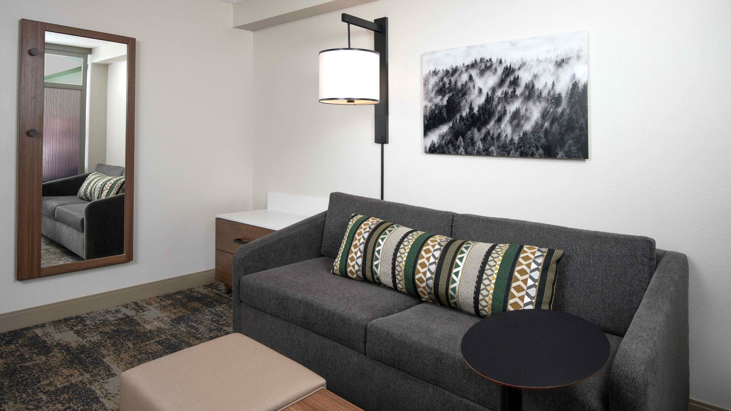 Two Queen Beds (with Sofa Bed) - Image 4