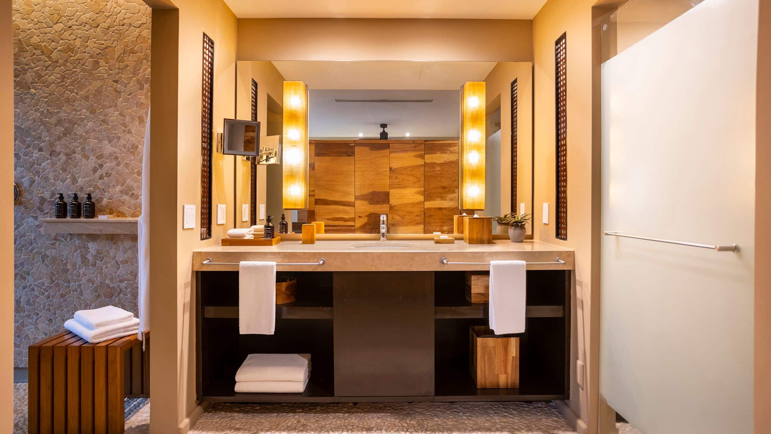 1 King Bed - Image 3