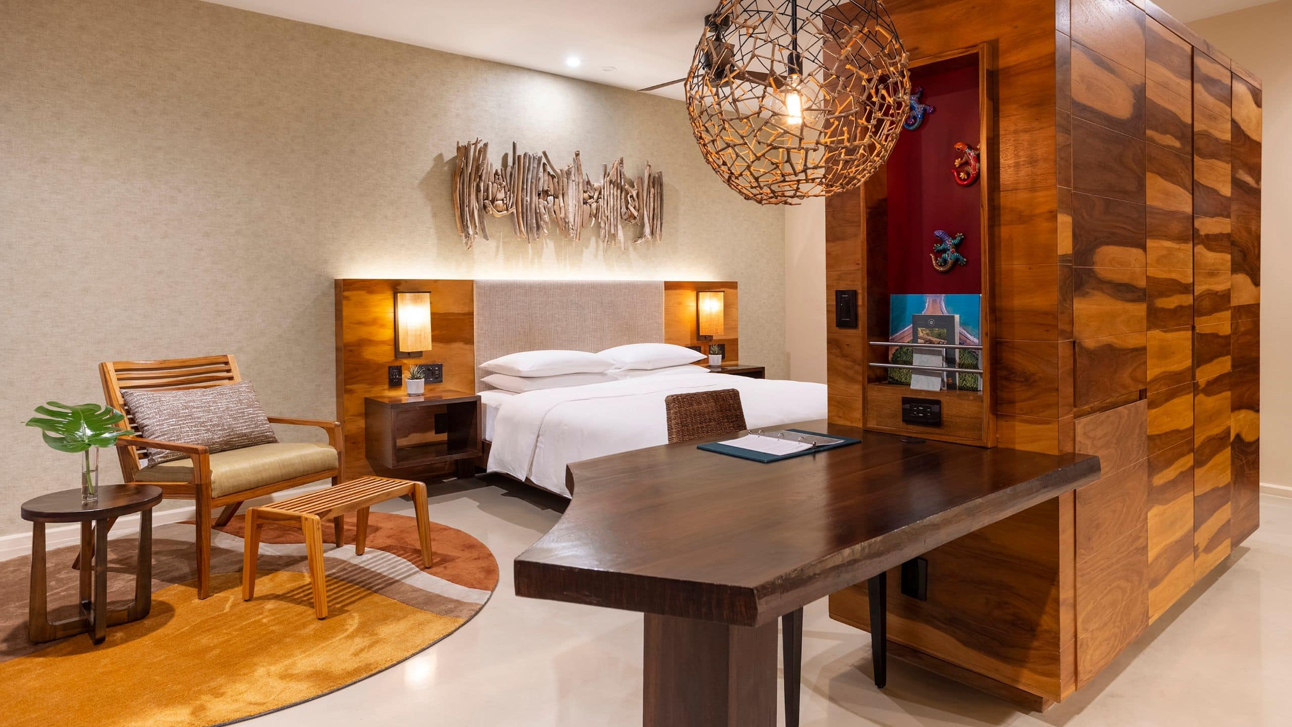 1 King Bed - Image 1