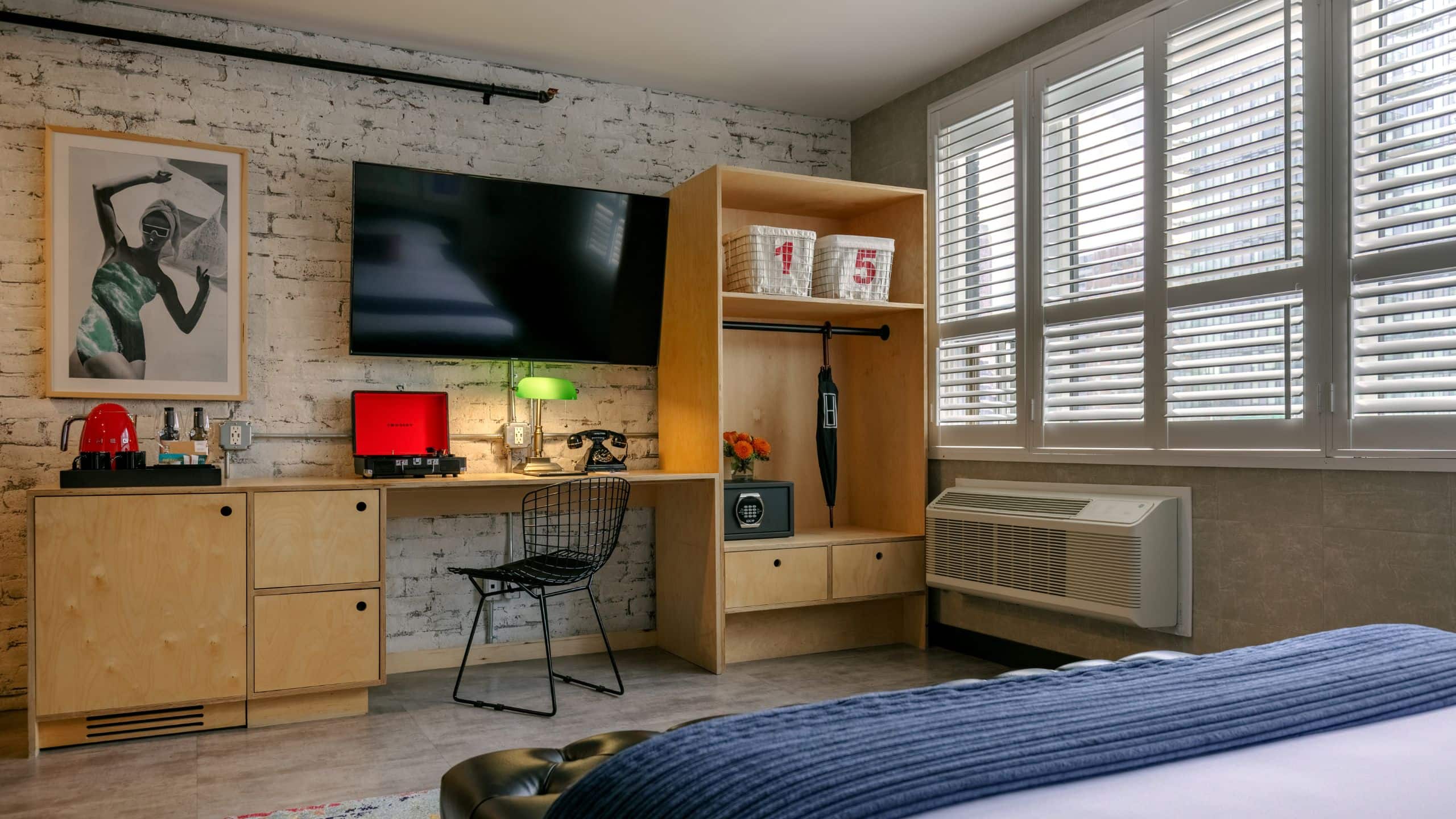 Accessible | 1 Queen Bed with Roll-in Shower - Image 2