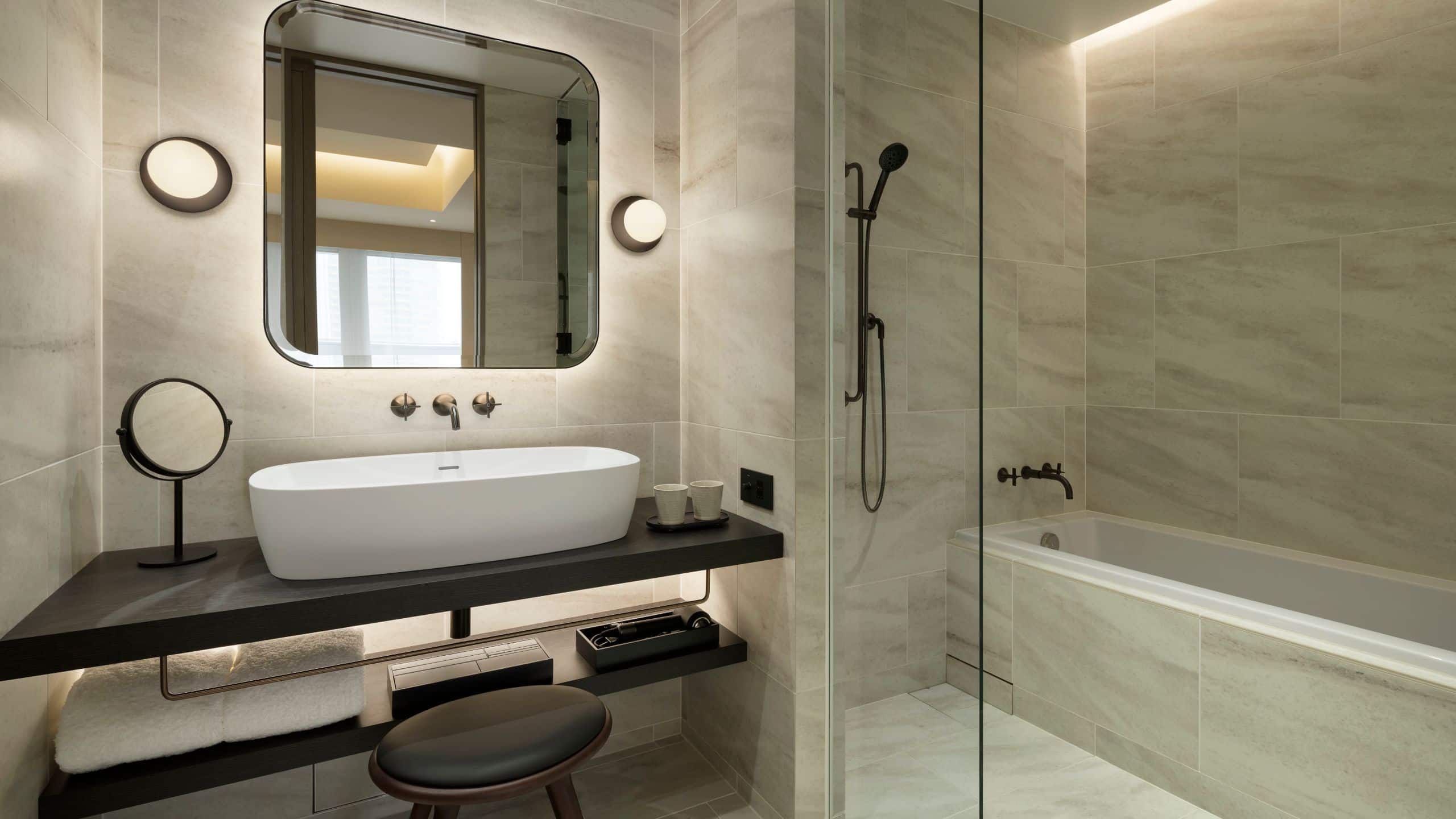 Deluxe Suite, 1 King Bed - Image 2