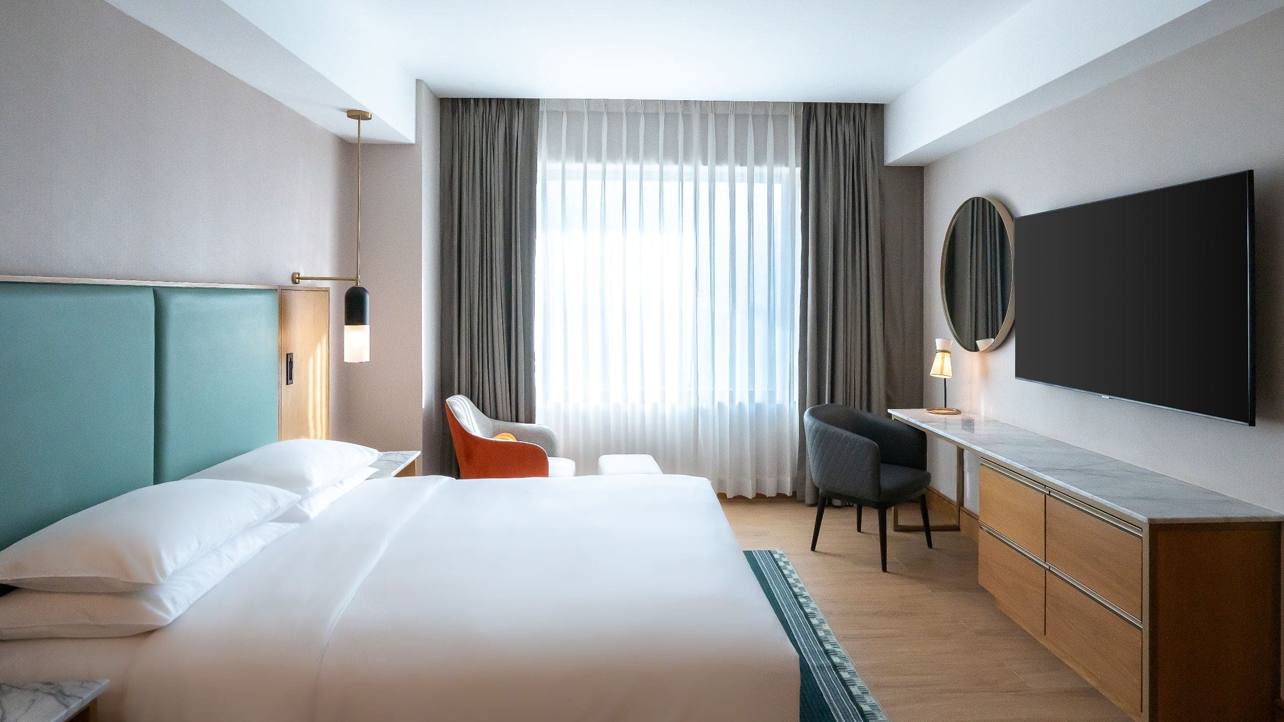 Deluxe Suite - Image 5