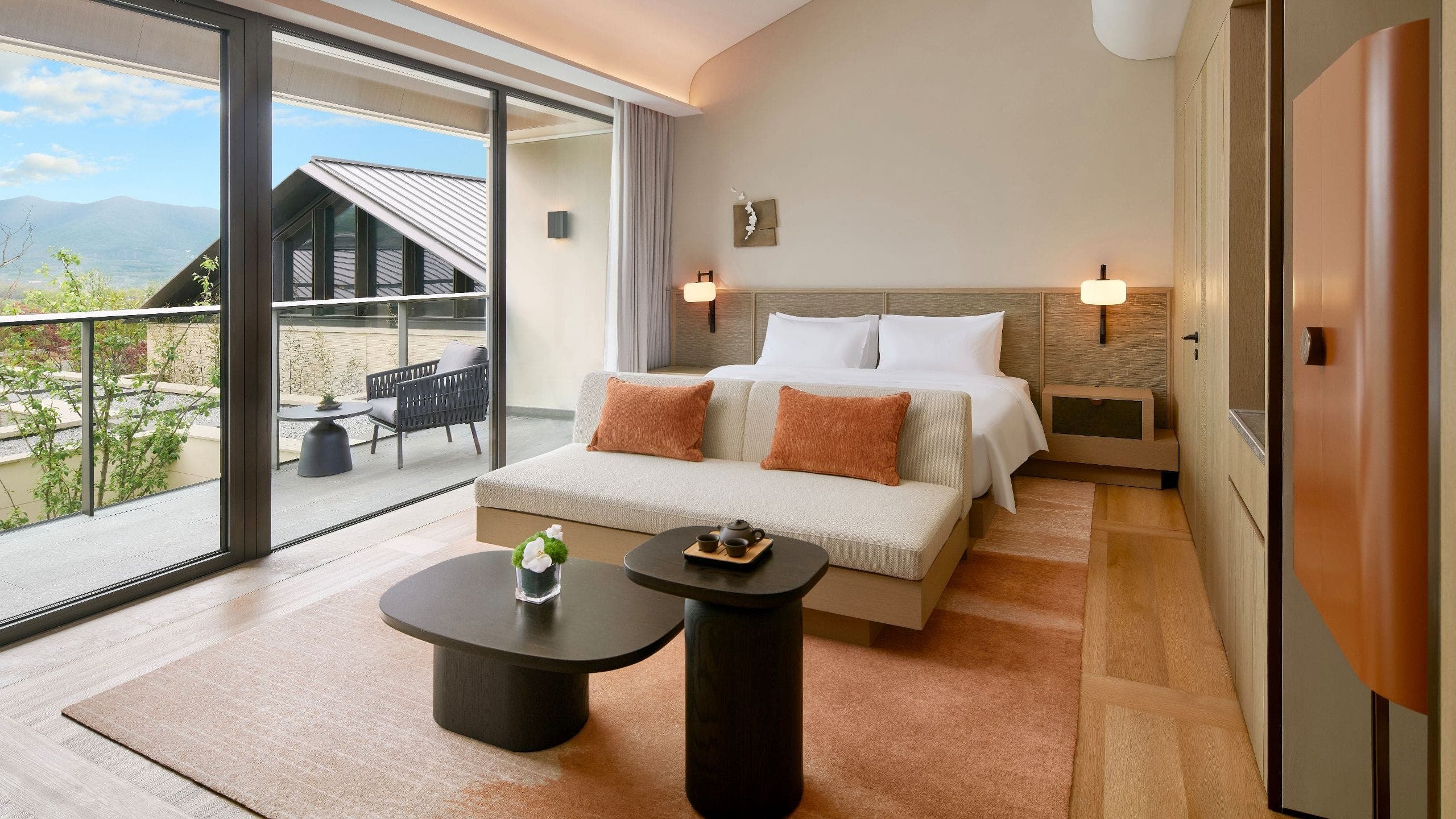 1 King Bed With Balcony - Image 1