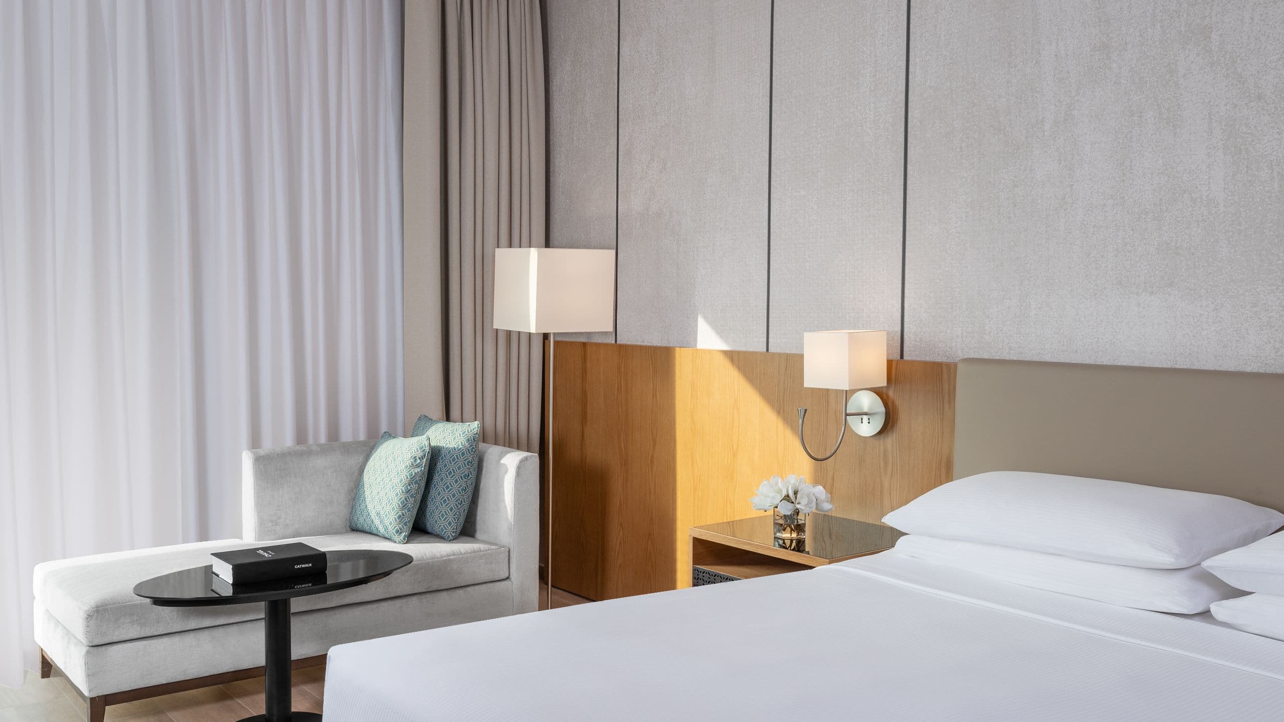 1 King Bed - Image 4