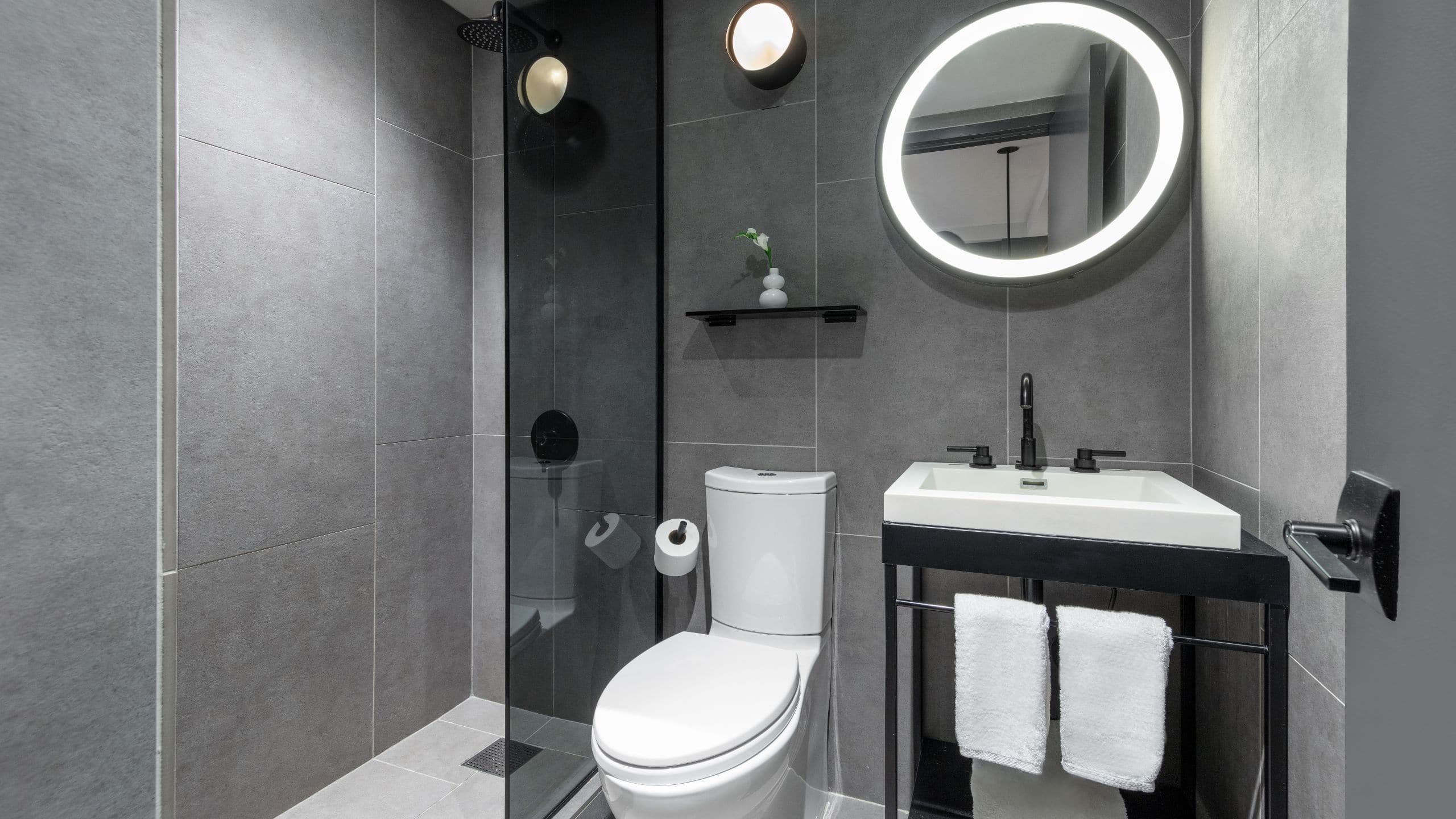 1 Bedroom King Suite - Image 3