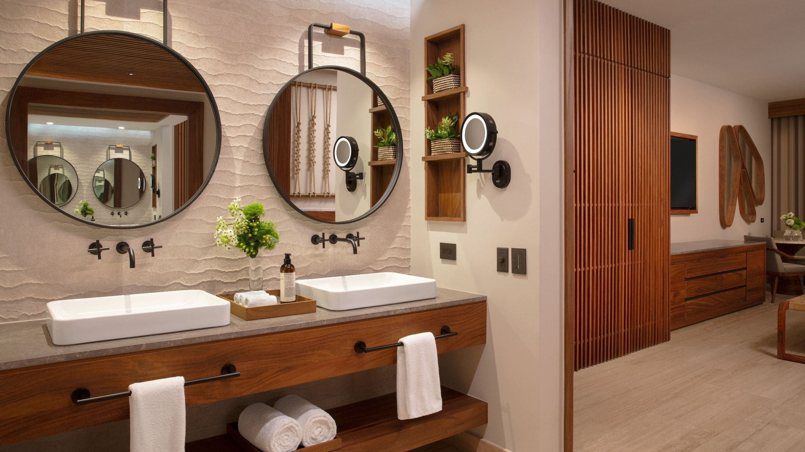 Junior Suite Tropical View King - Image 2