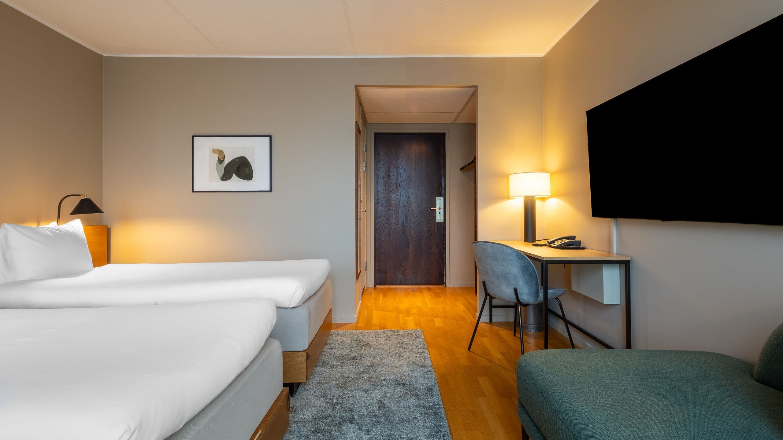 2 Twin Beds - Image 3