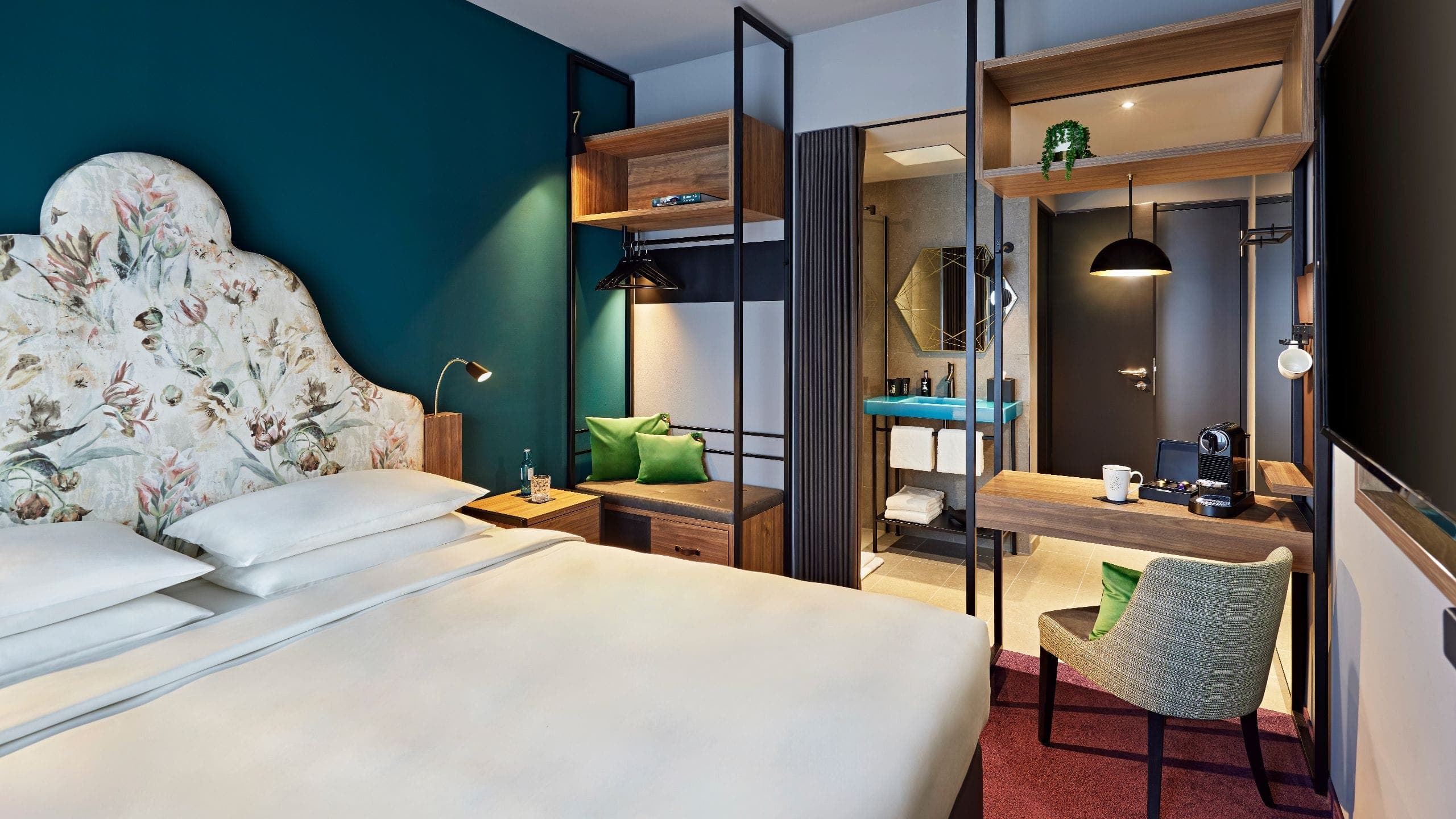 1 King Bed - Image 4