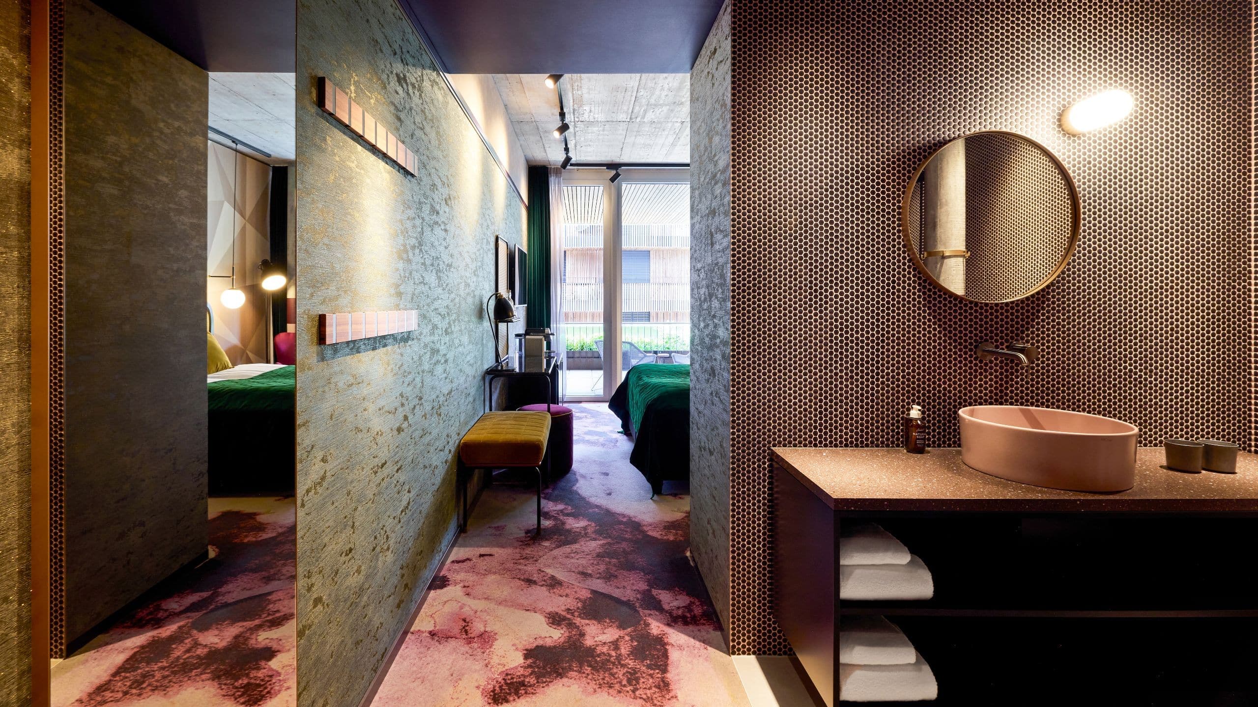 1 King Bed Mountain View - Image 1