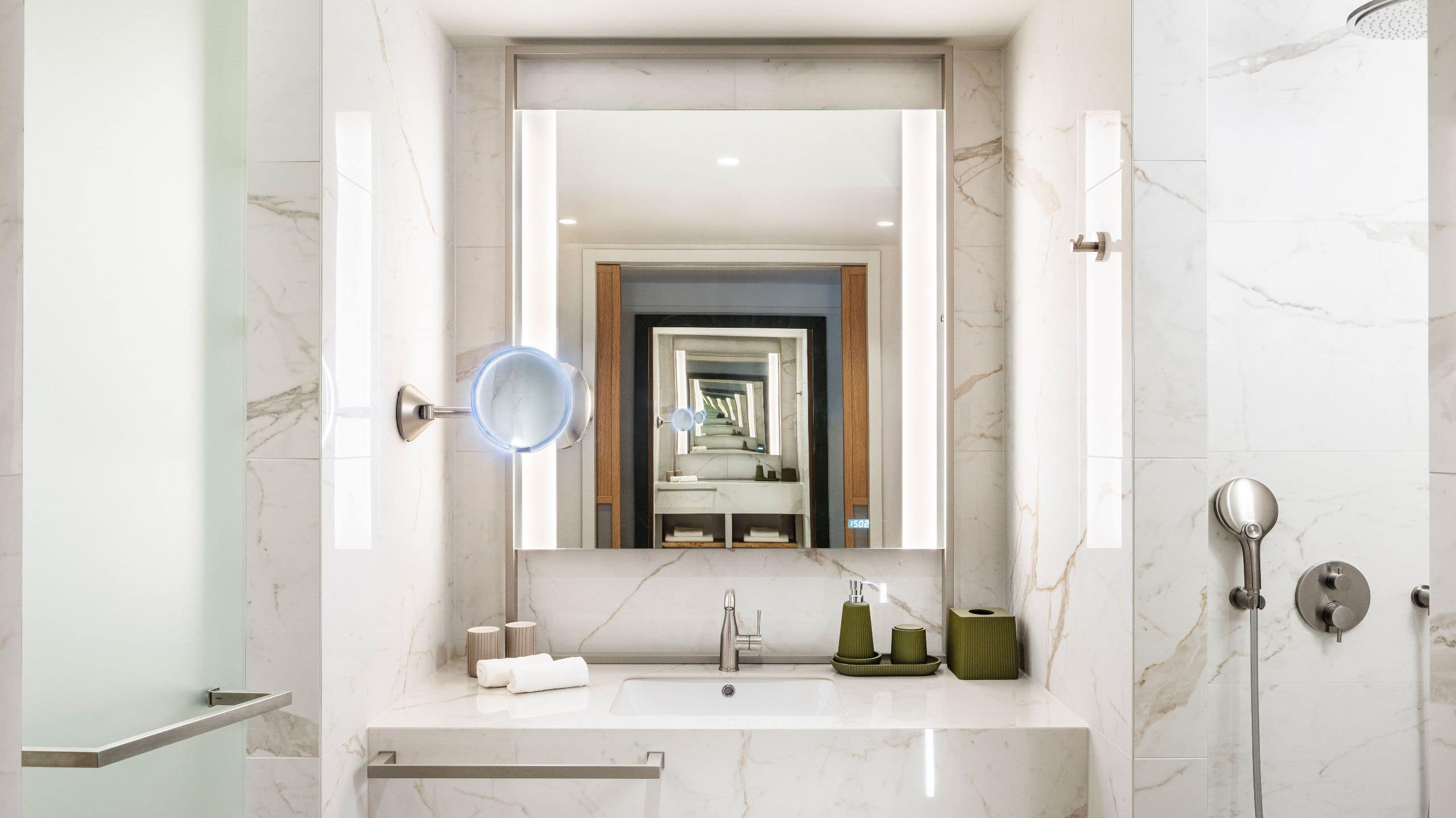 1 King Bed - Image 4