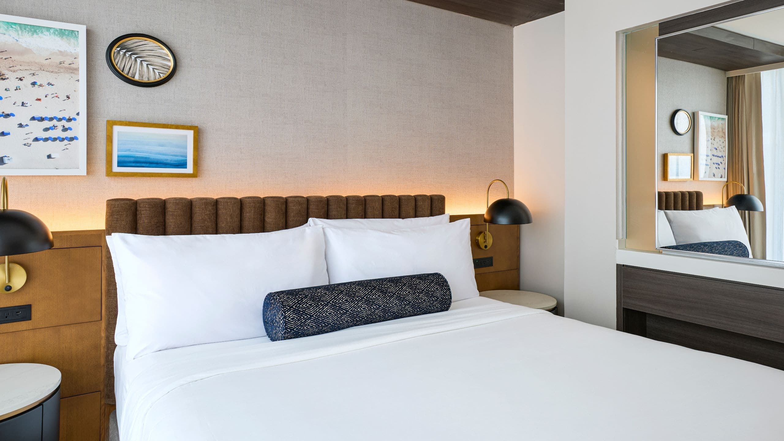 1 King Bed - Image 4