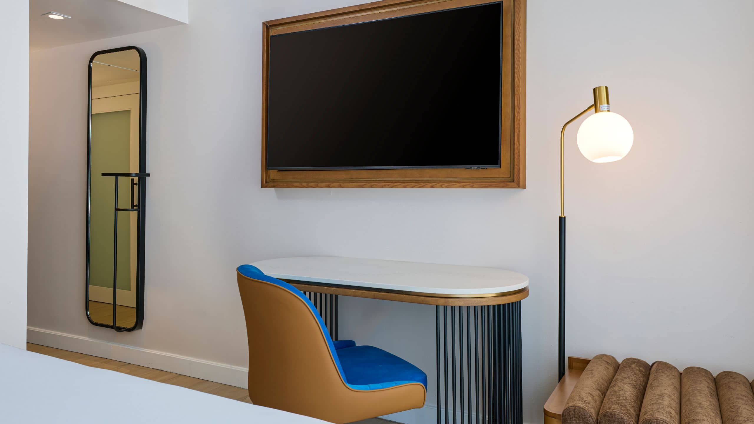 1 King Bed - Image 3