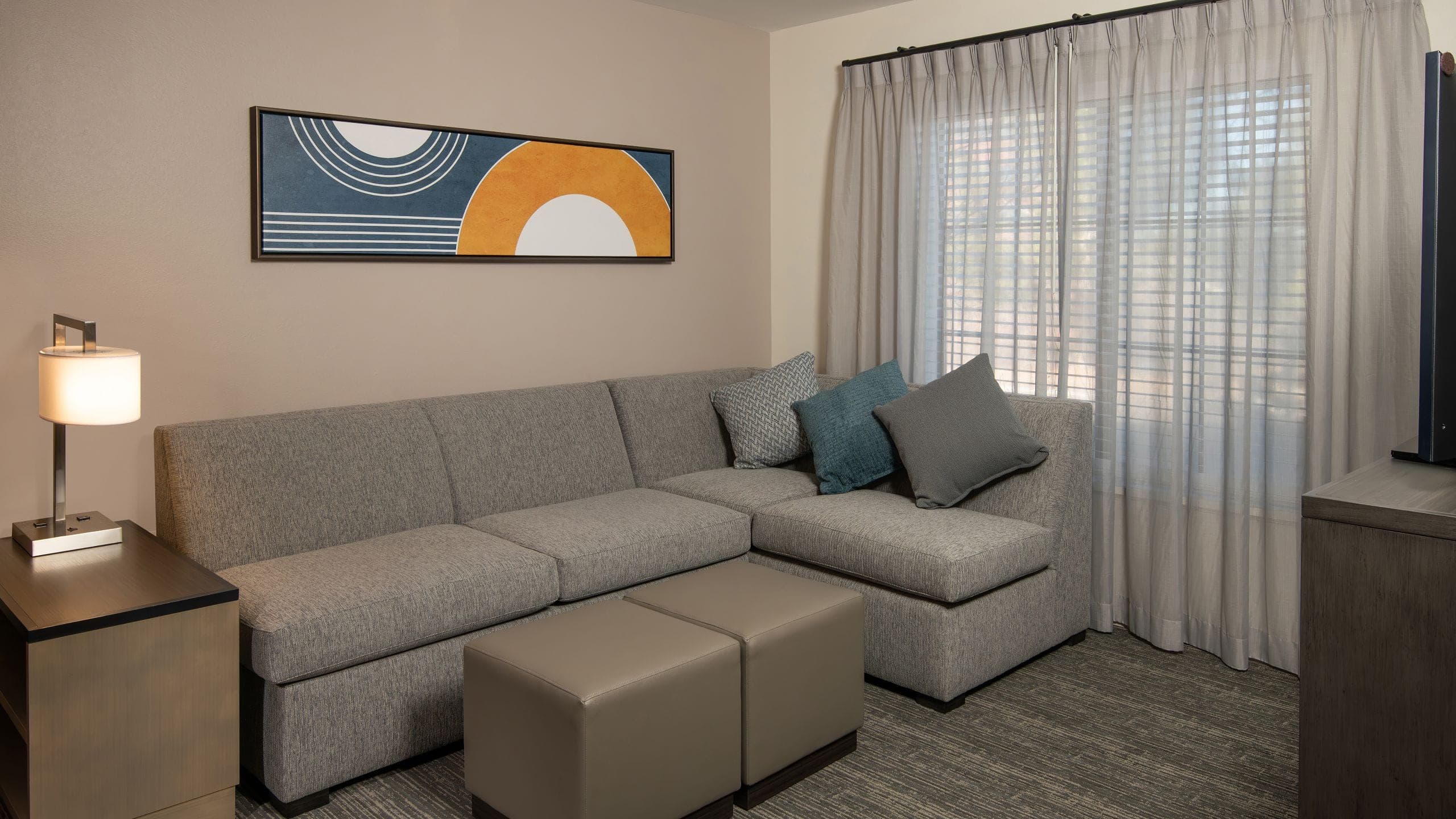 One Bedroom Two Doubles Suite - Image 2