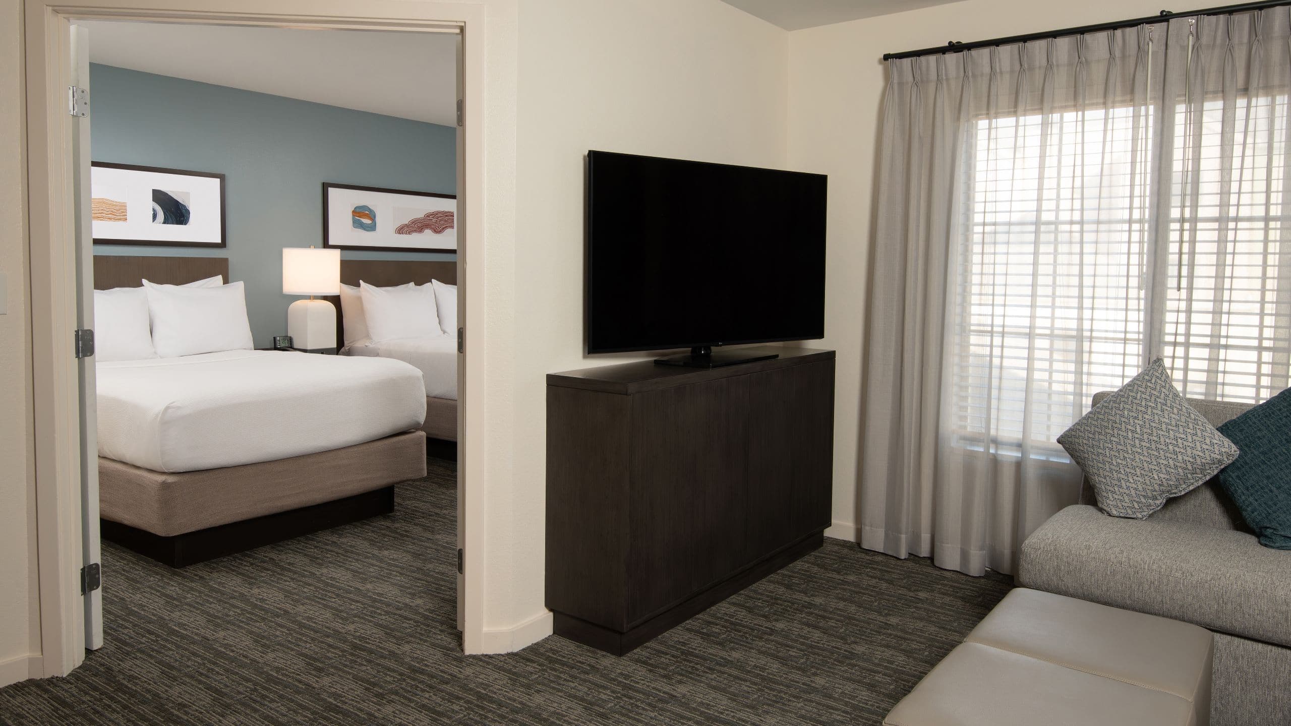 One Bedroom Two Doubles Suite - Image 3