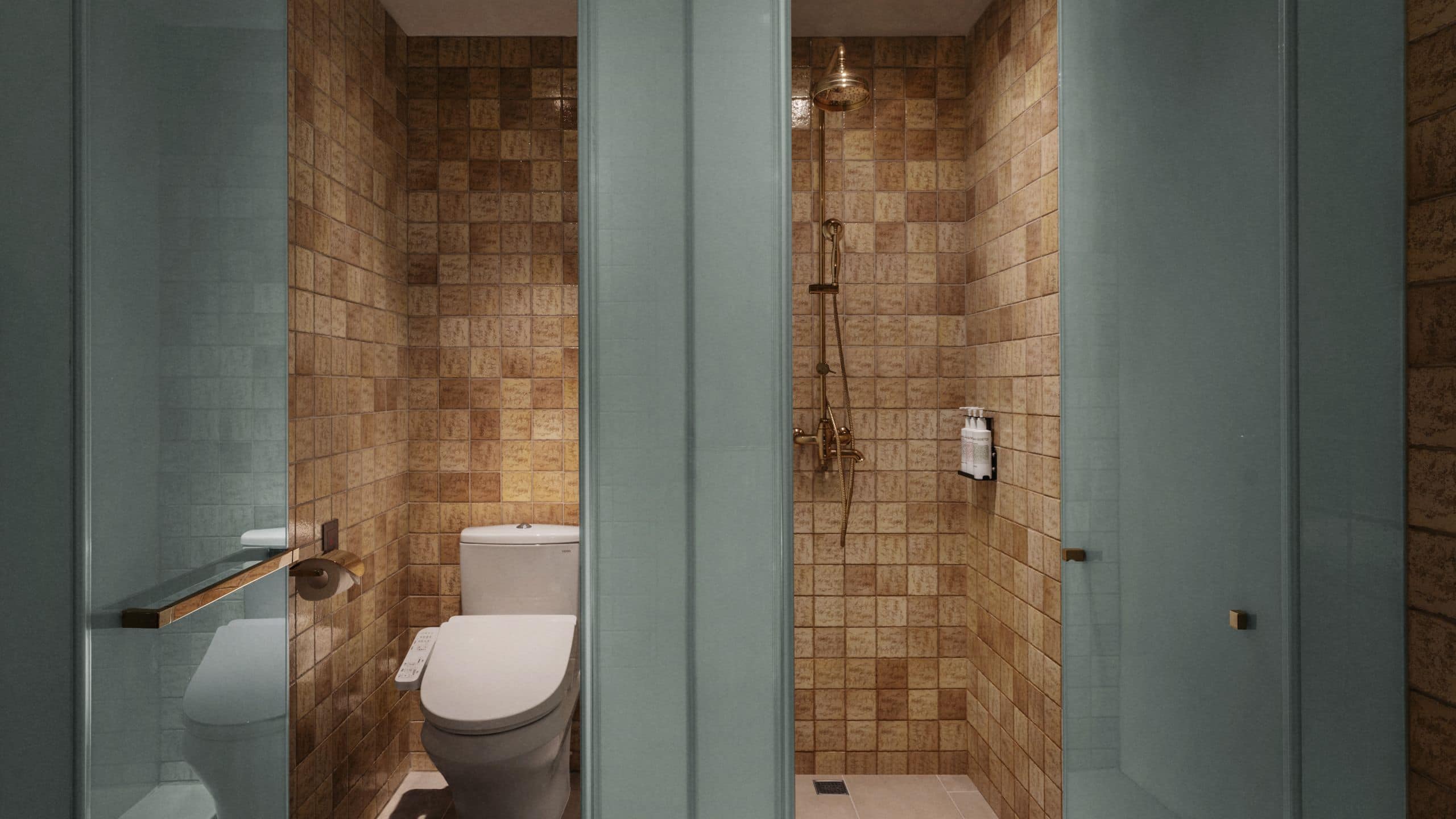 1 King Bed - Image 3