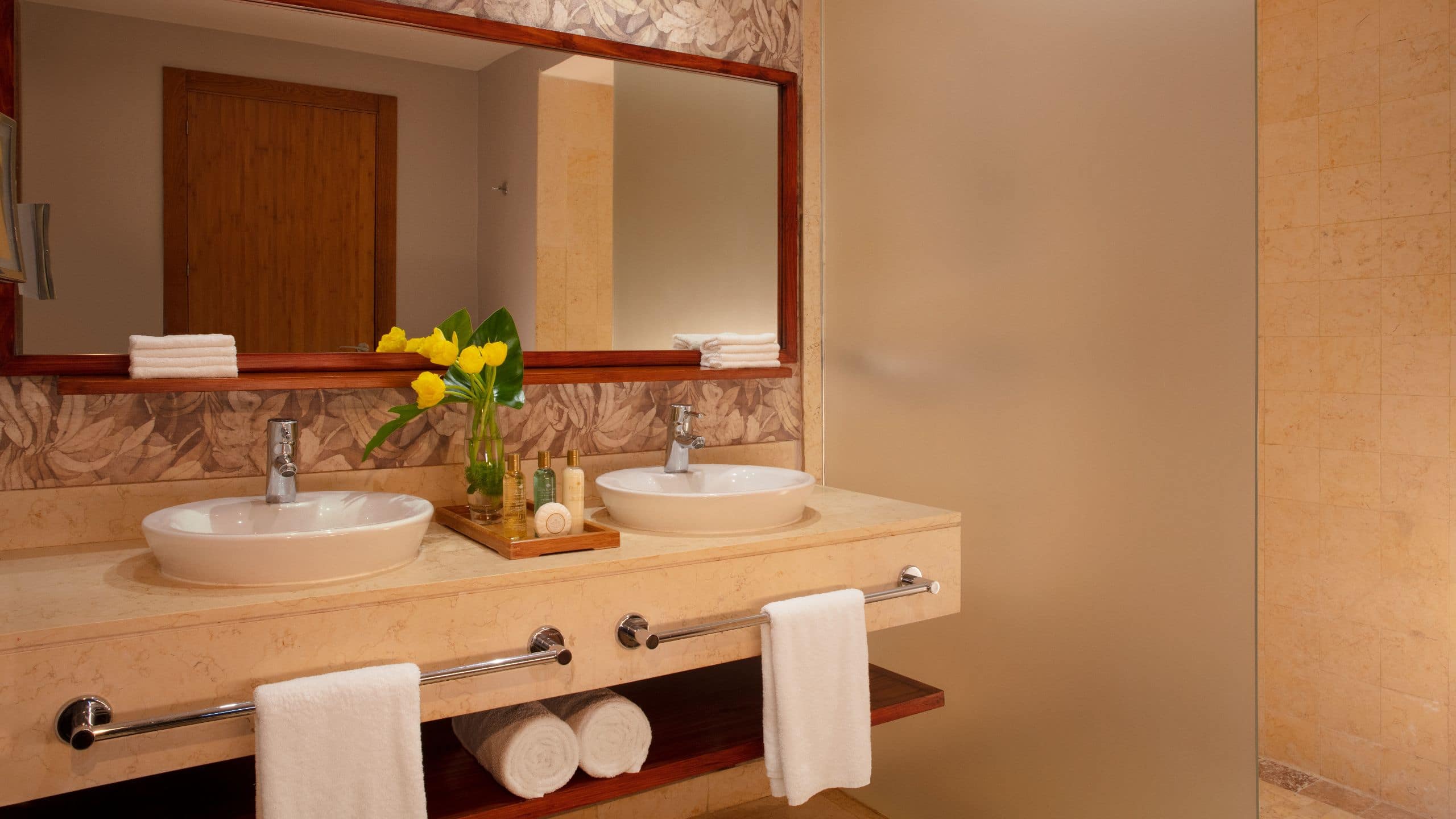 Preferred Club Deluxe Pool View Double - Image 2