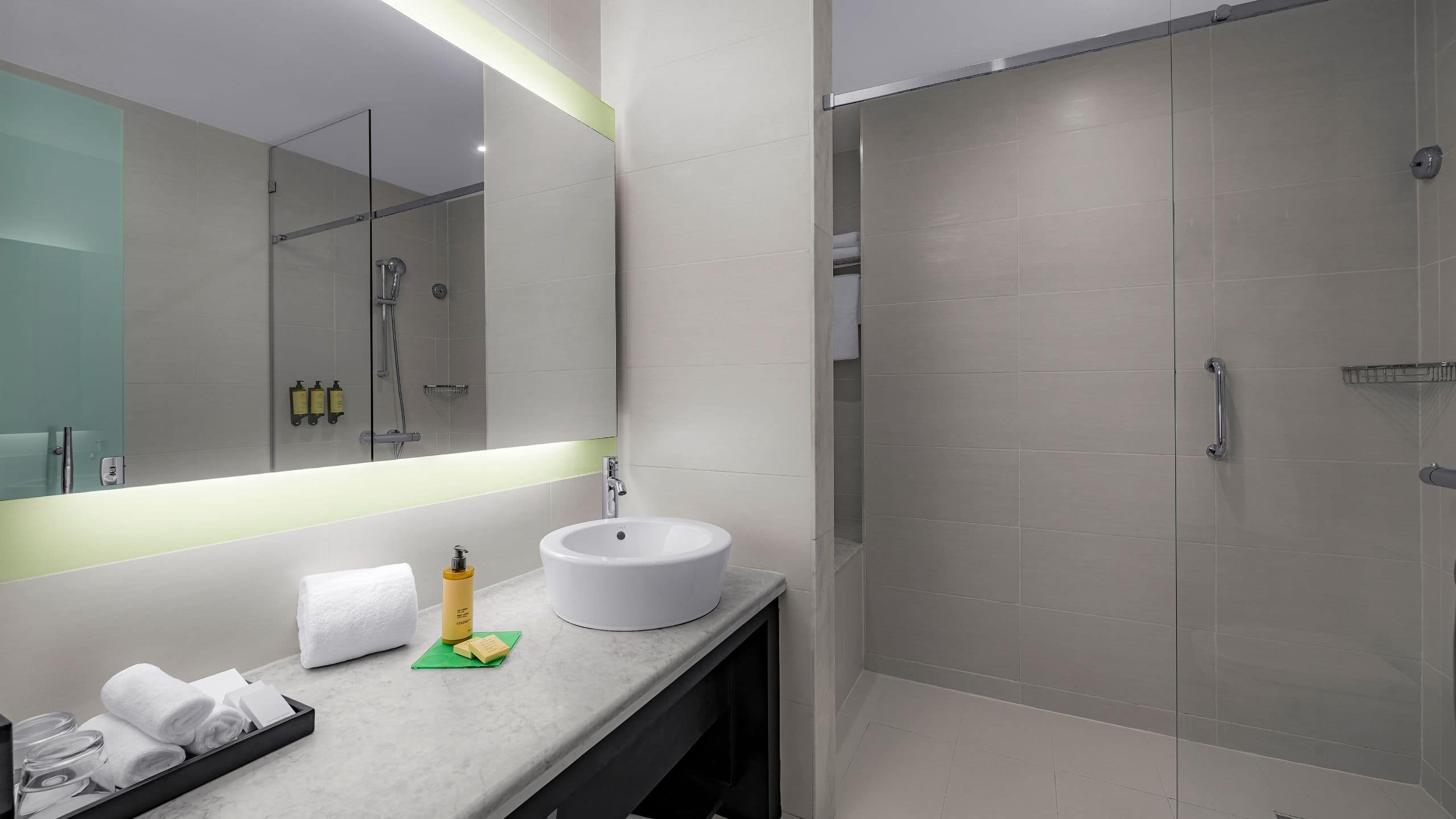 Standard Room King Size Bed - Image 4