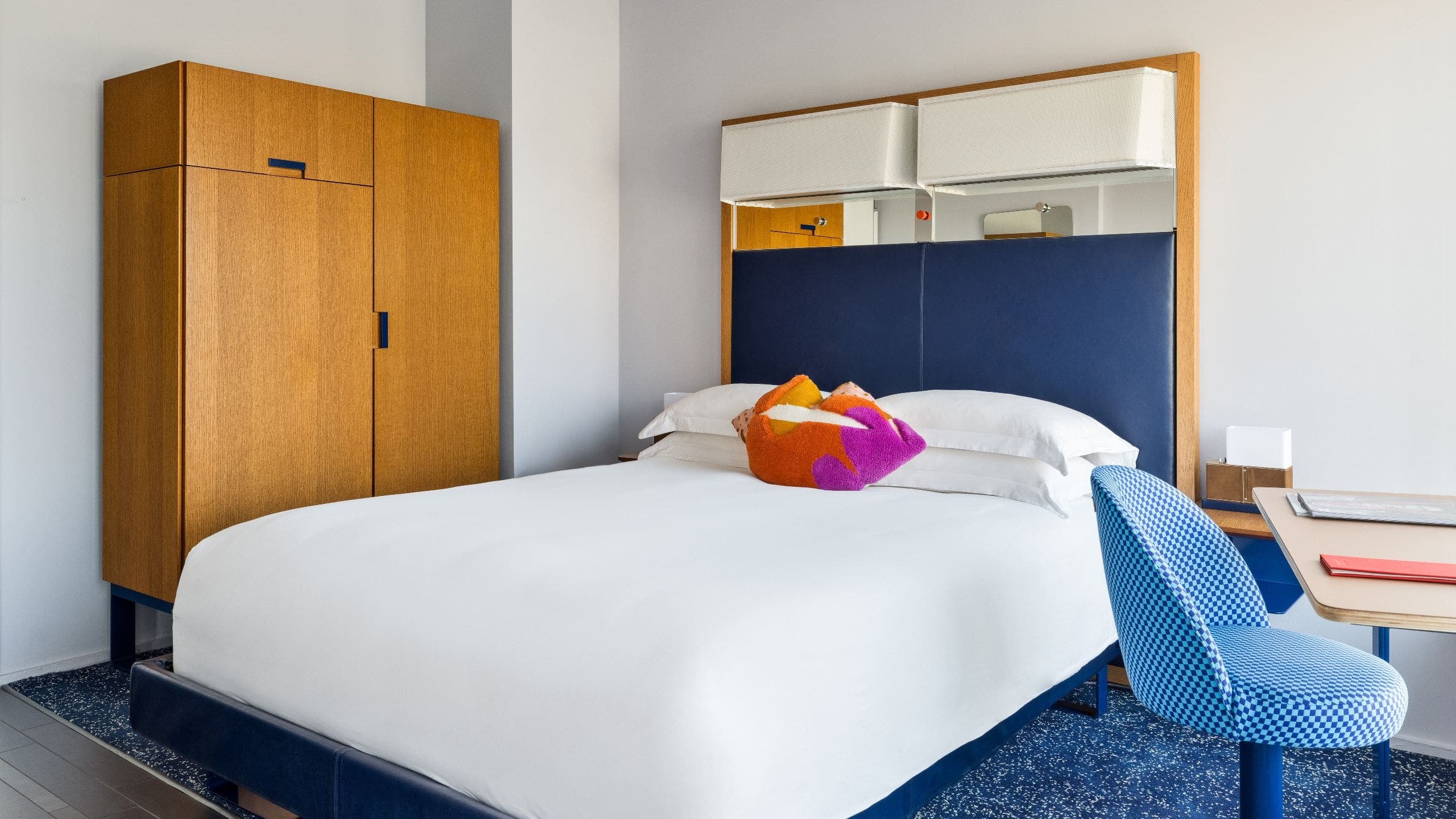 Standard Queen - Image 1