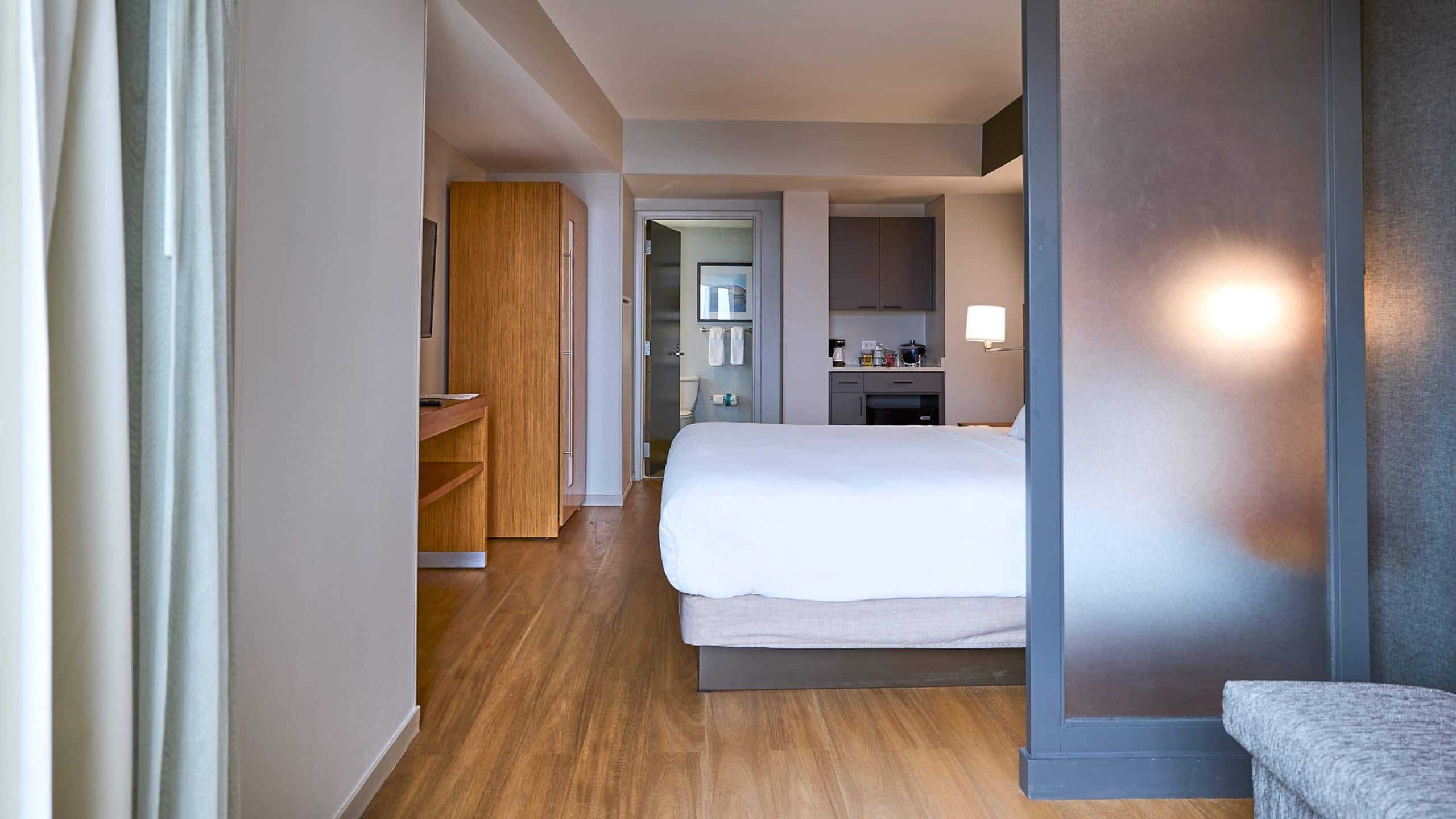 King Bed (with sofa bed) - Image 3