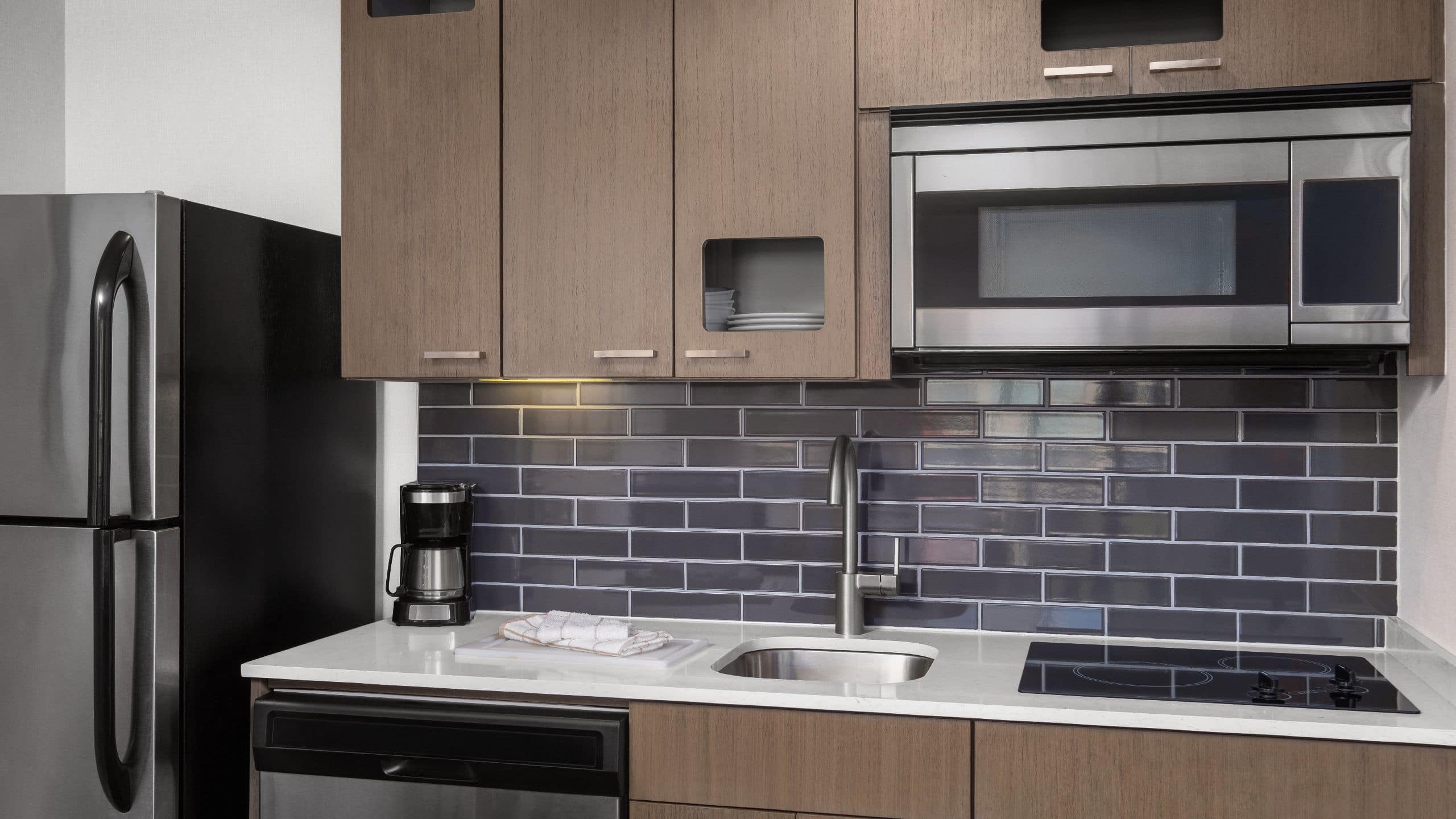 One Bedroom Two Queen Suite - Image 3