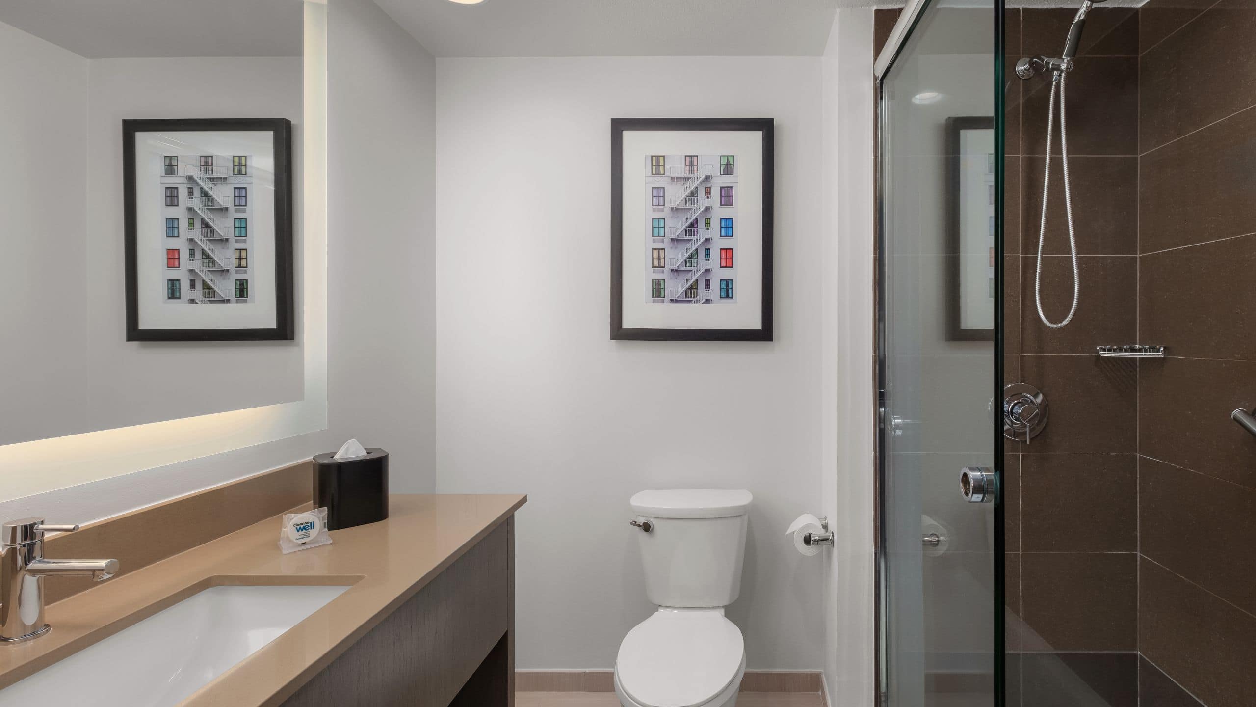 One Bedroom Two Queen Suite - Image 6