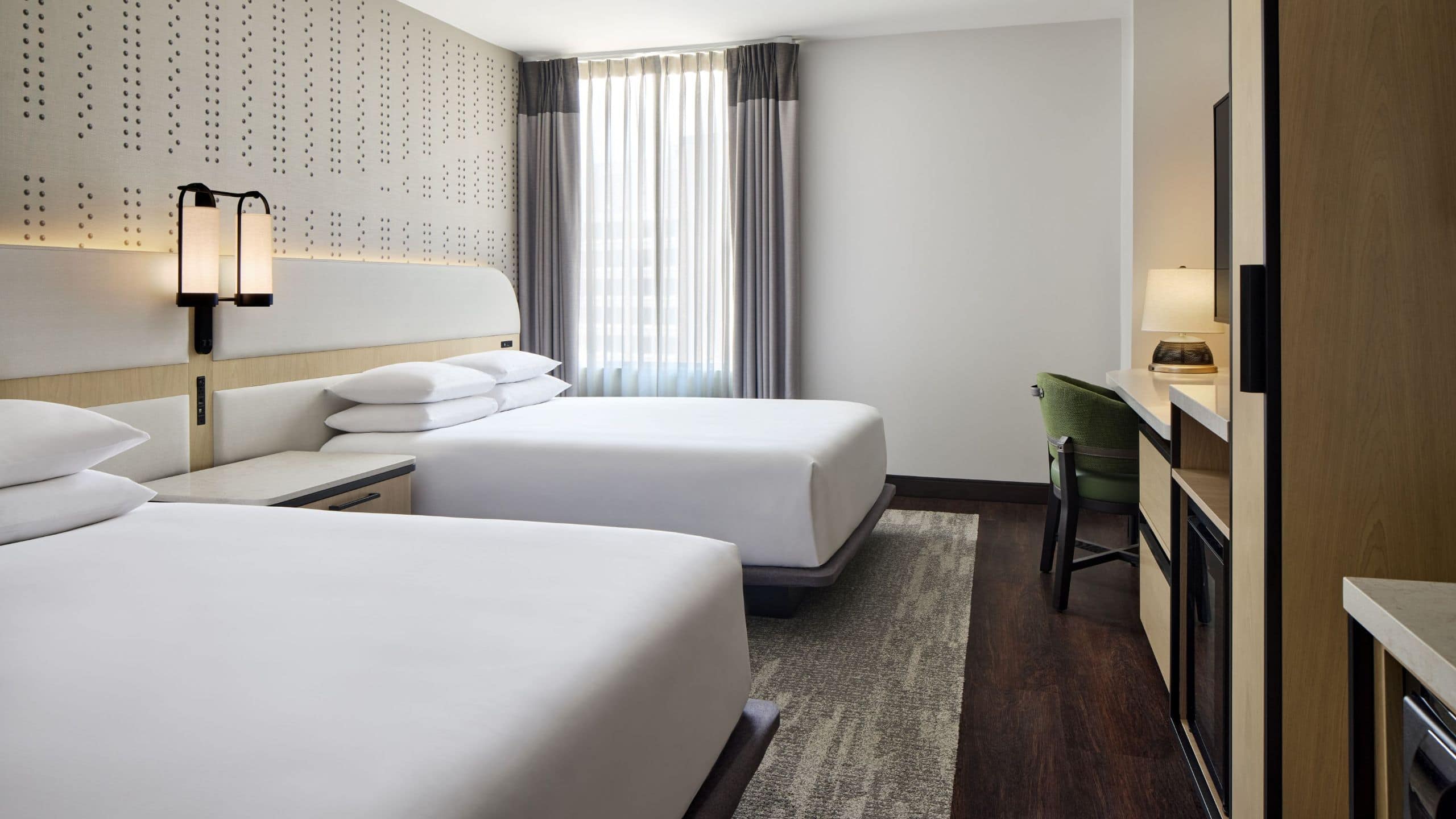 2 Double Beds Accessible Tub - Image 1