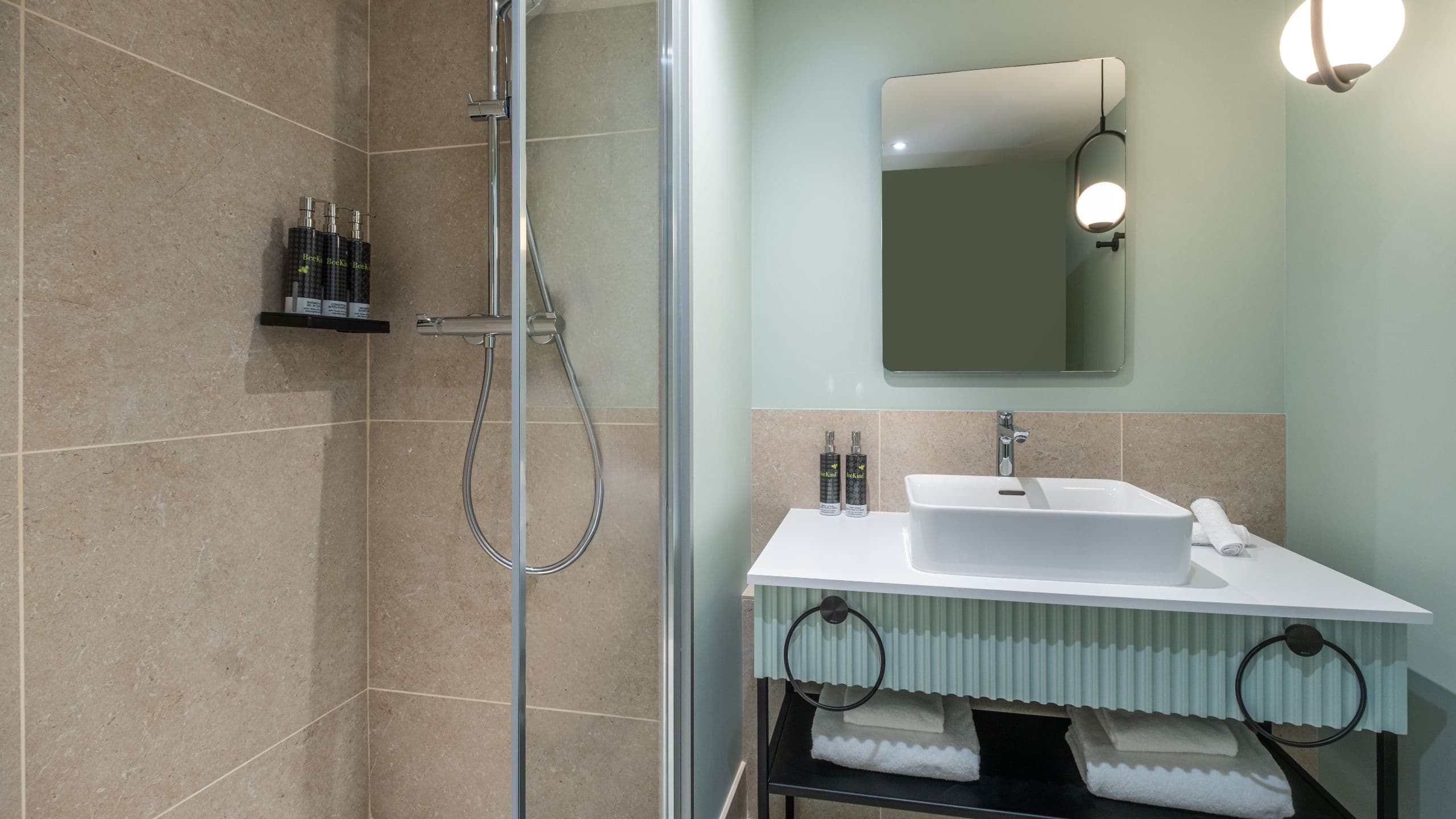 1 Queen Bed - Image 2