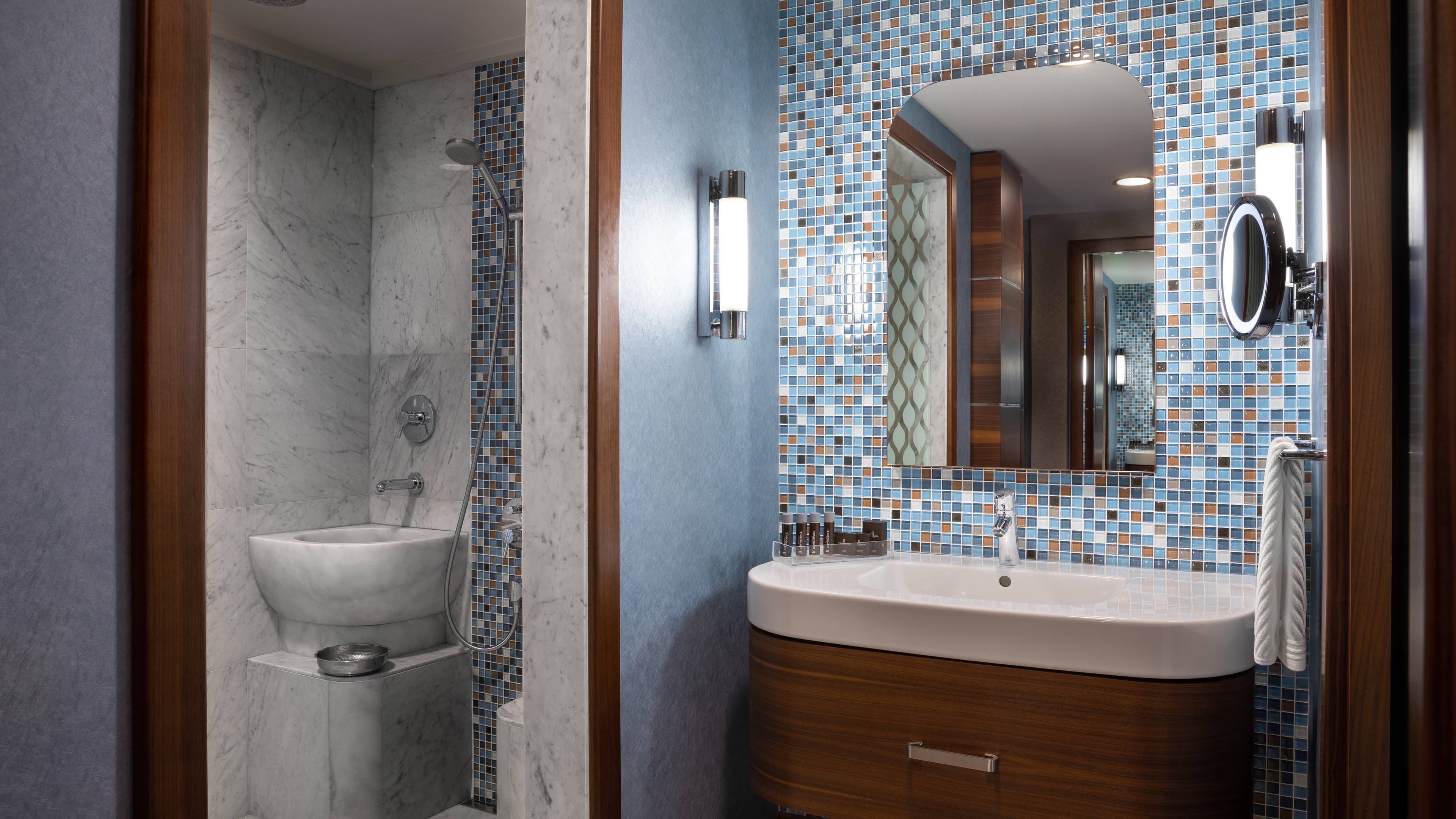 Deluxe Room - Image 2