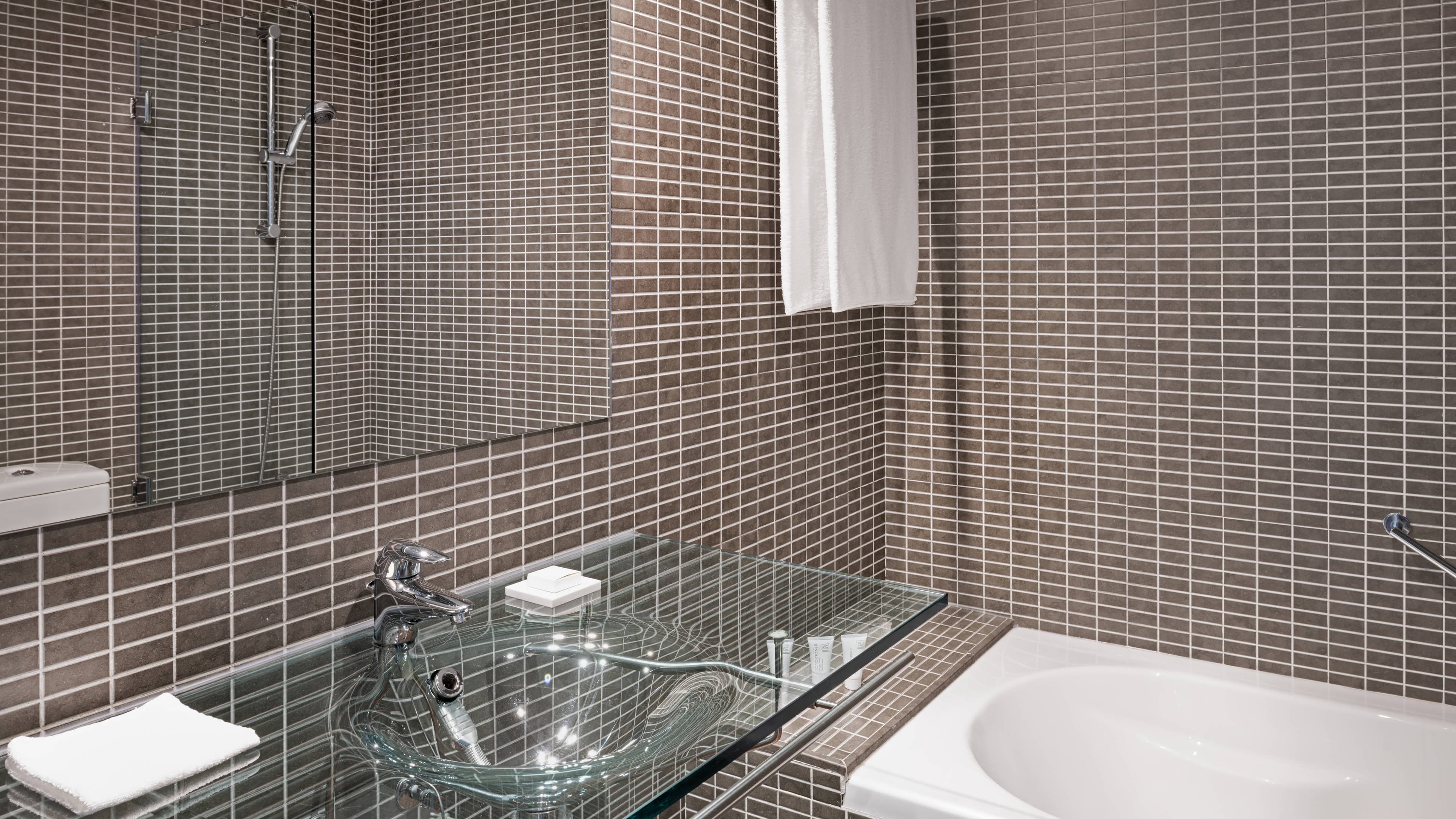 Standard Twin - Image 4