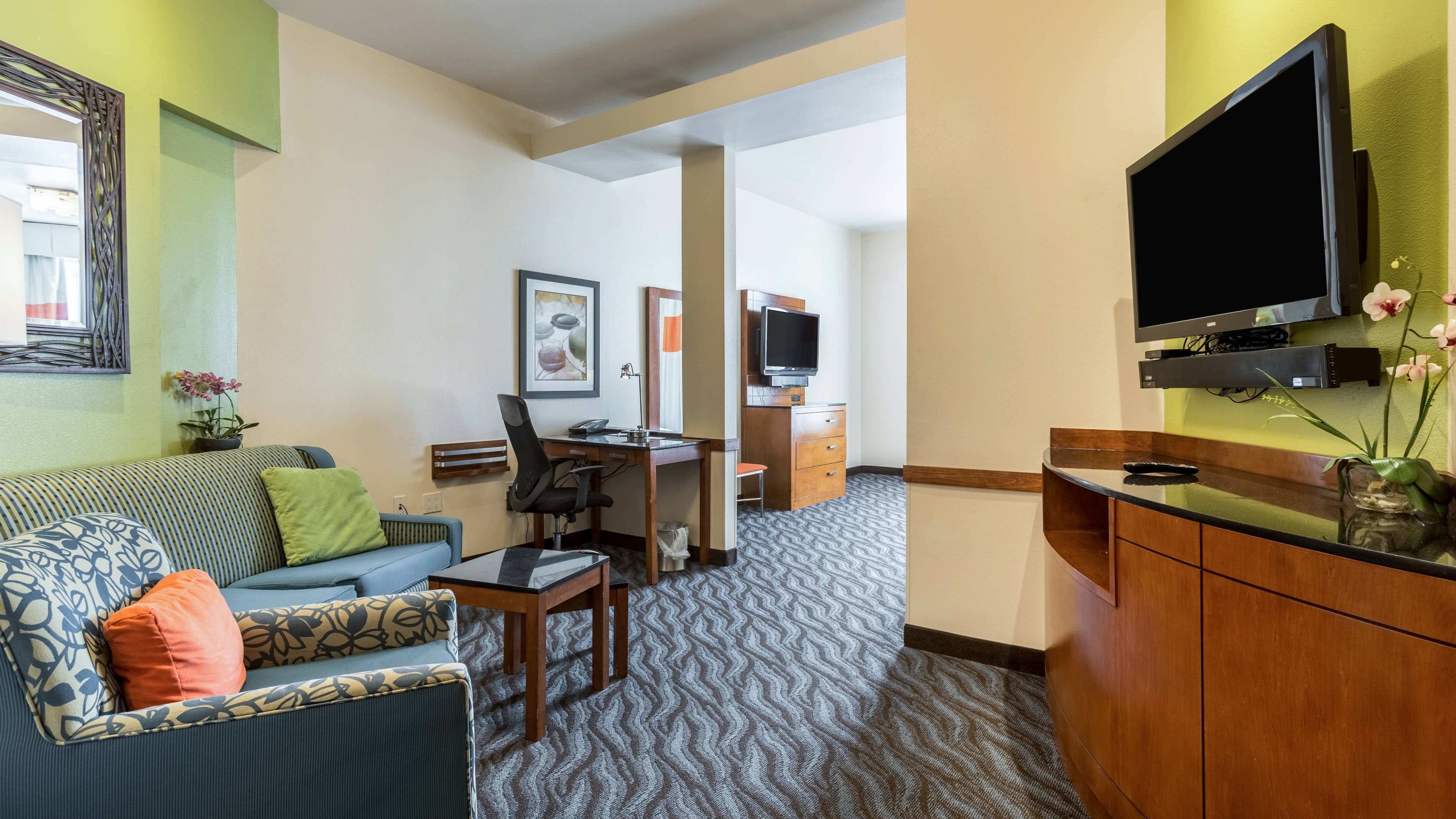 Single King Room - Image 4