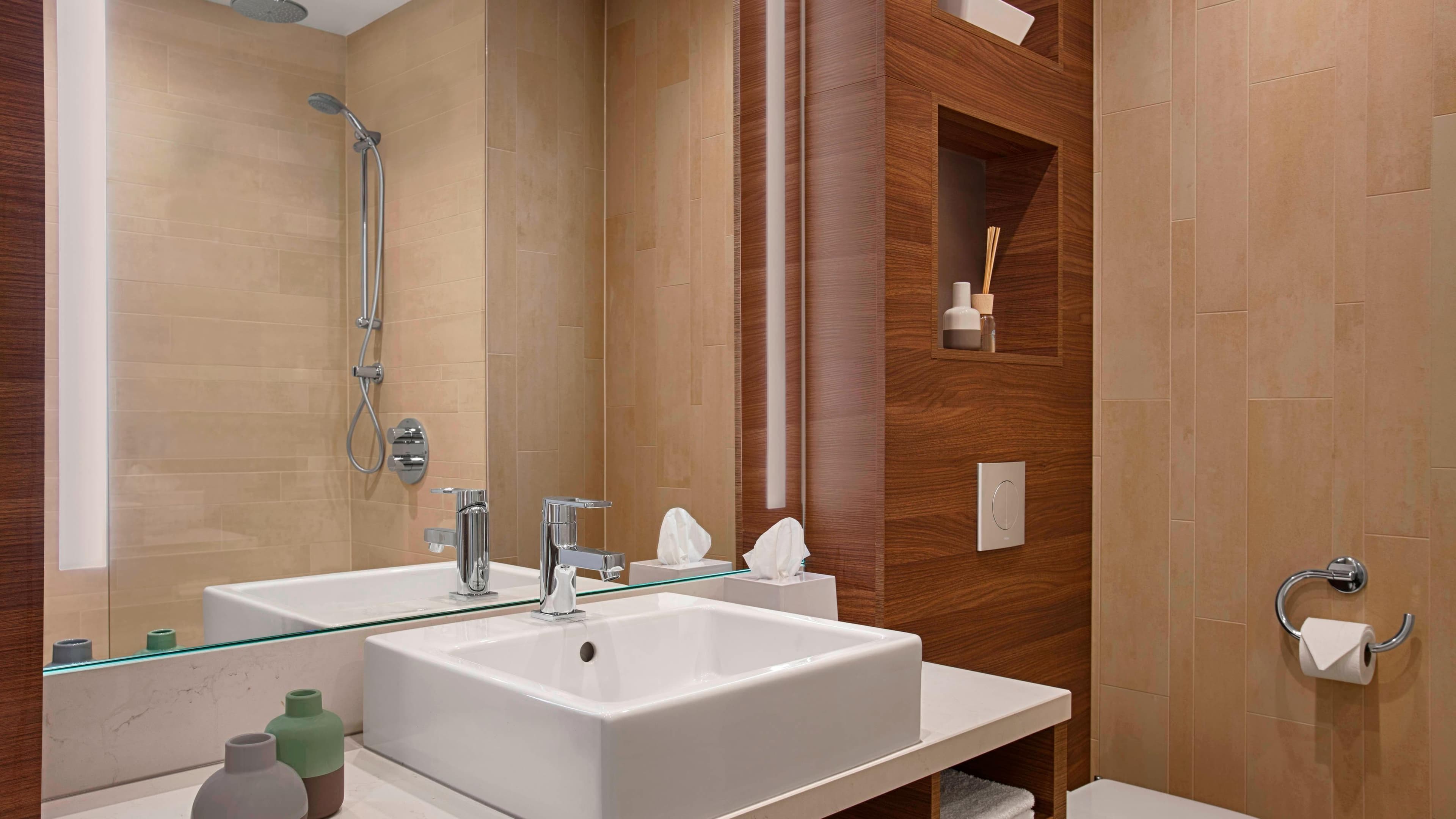 Superior Studio King - Image 3