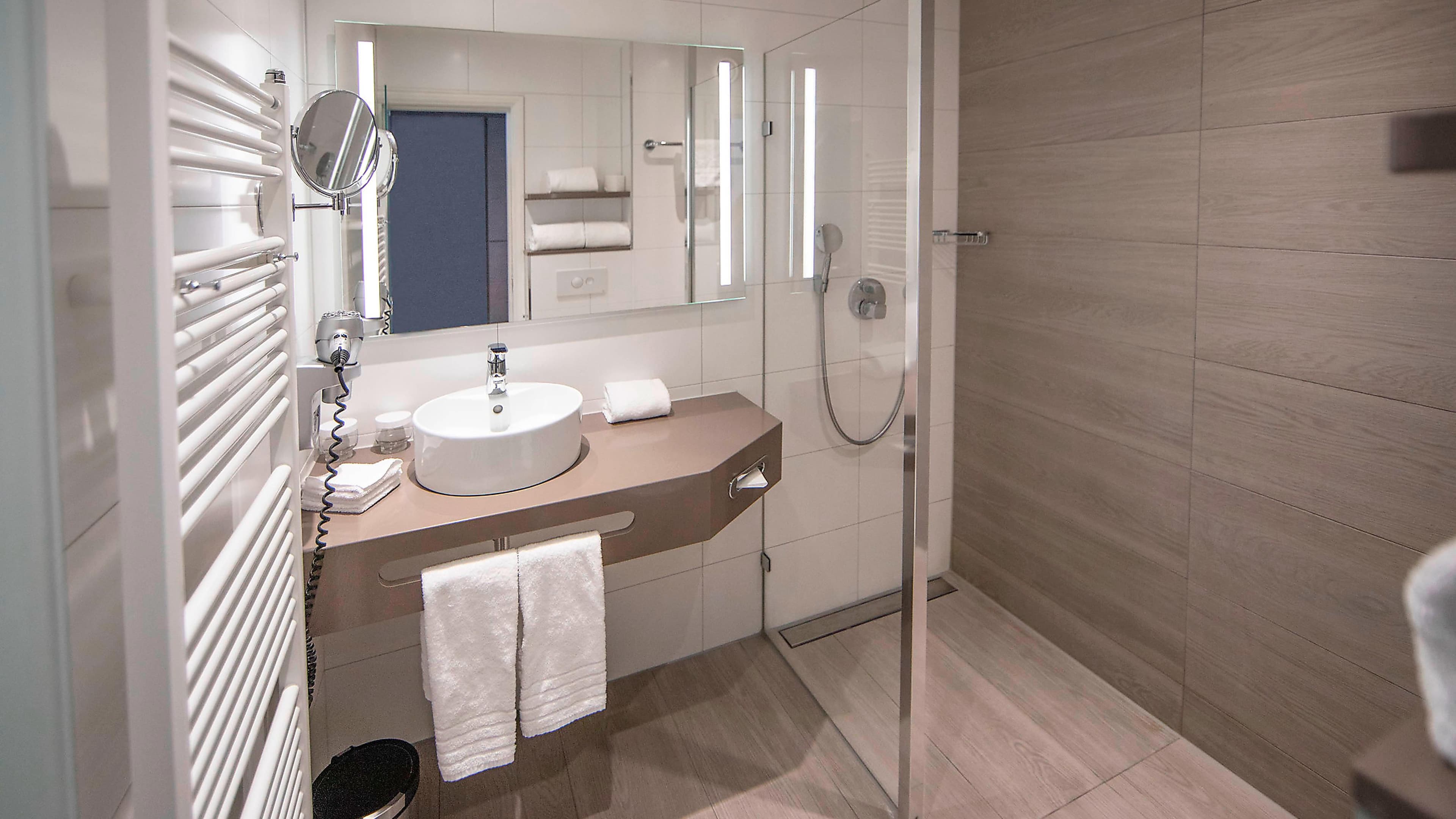 Deluxe Room - Image 5