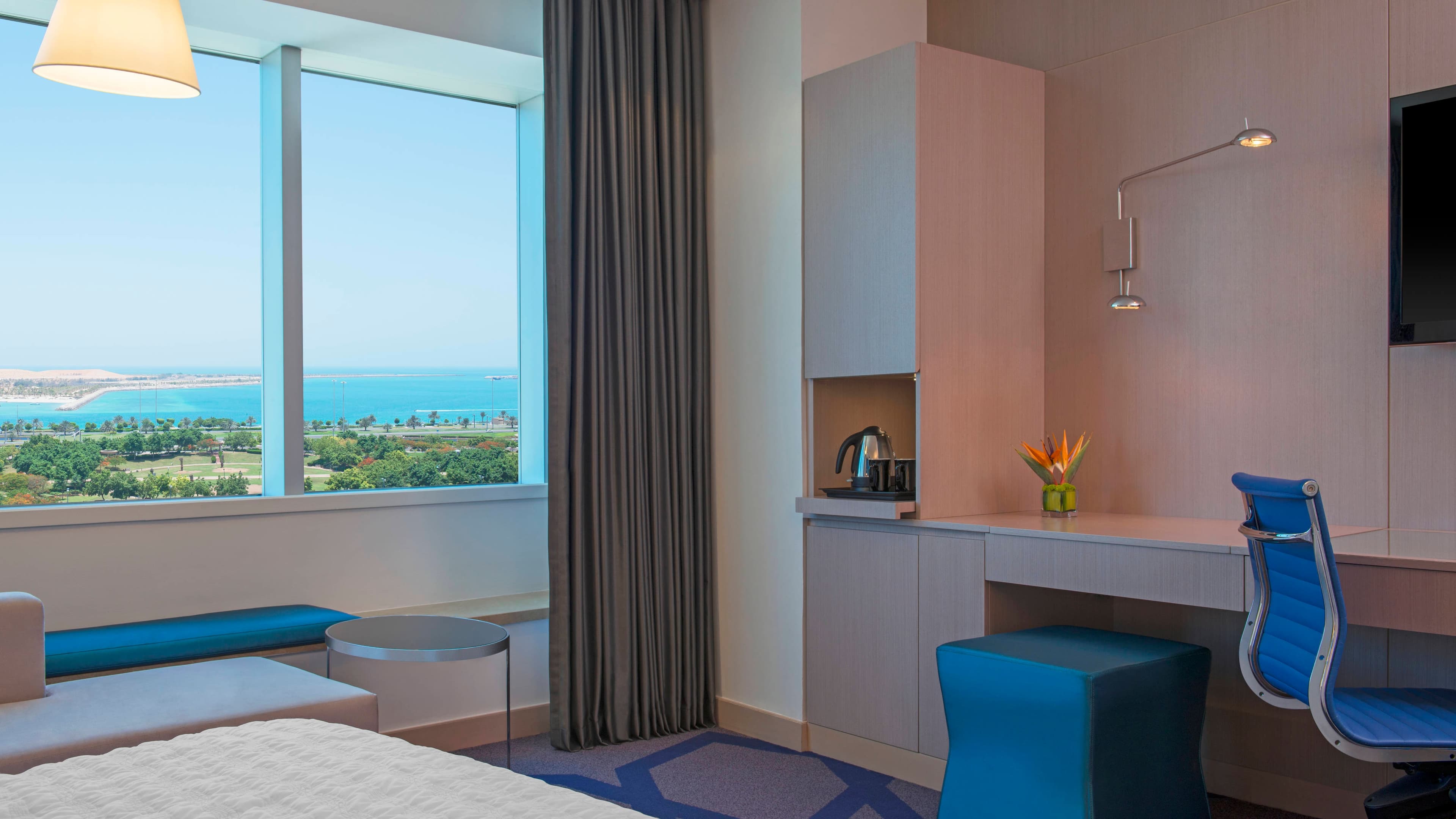 Deluxe Sea View Room - Image 4