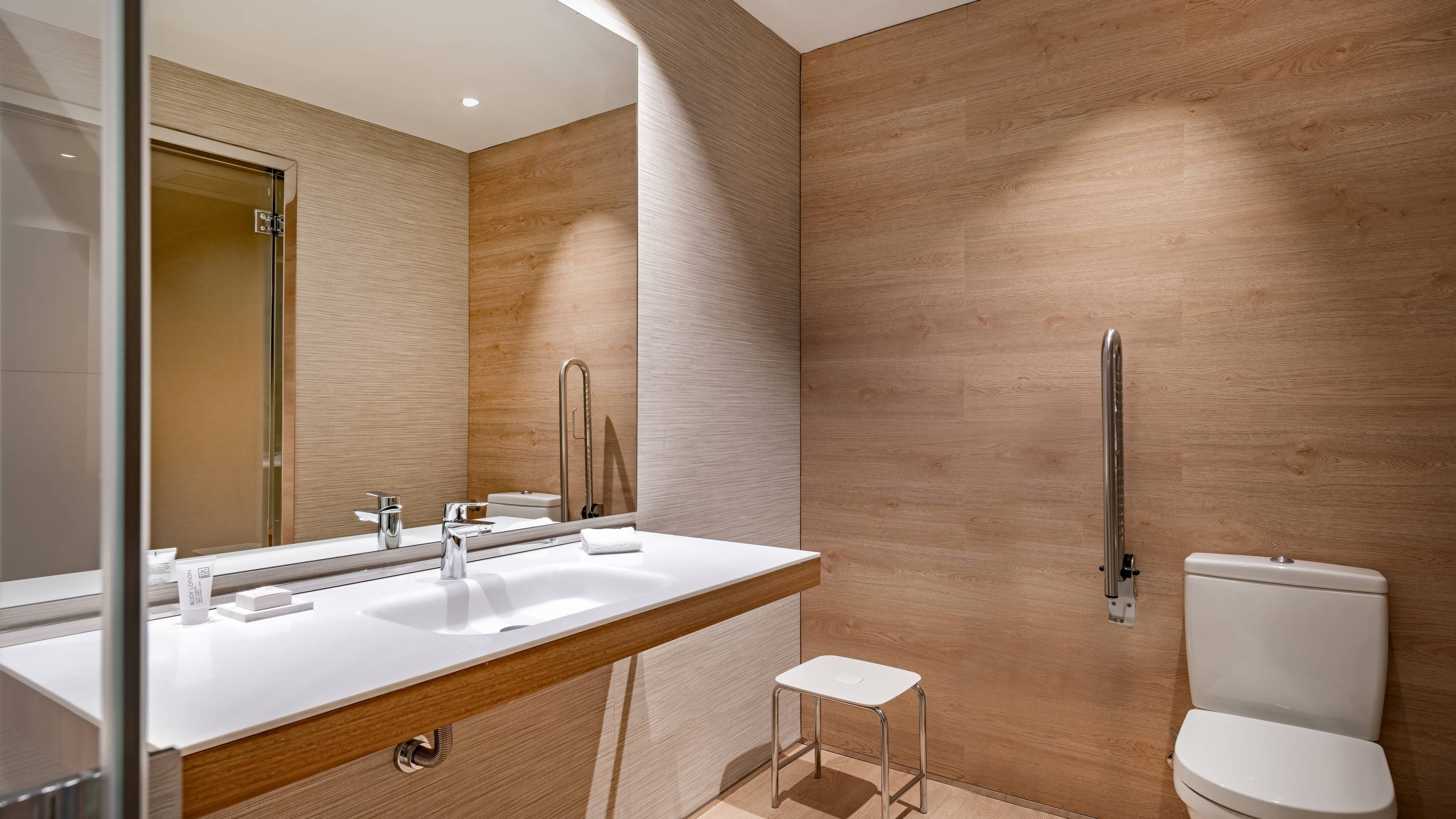 Standard Accessible King - Image 2