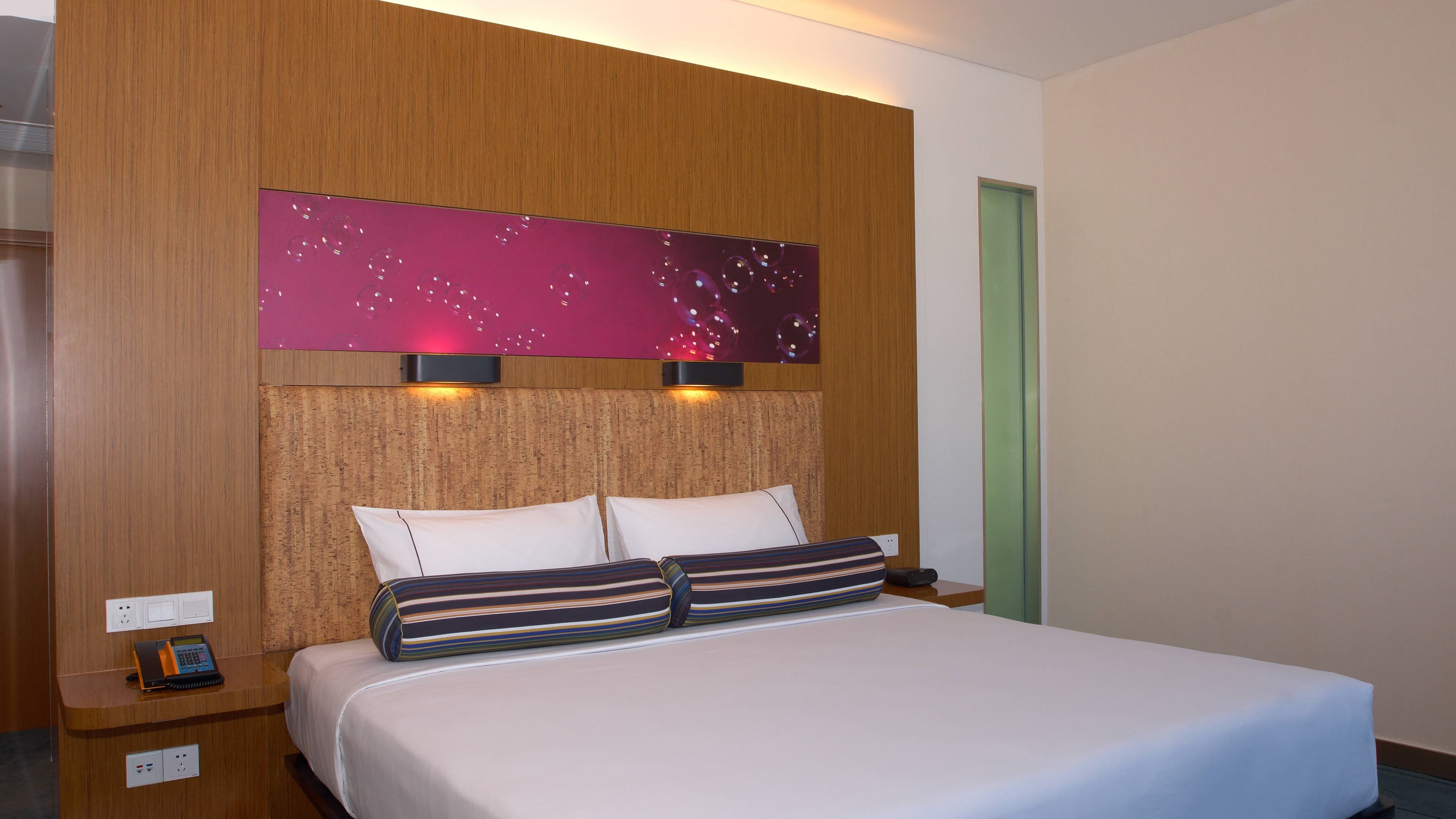 Aloft King Room - Image 1
