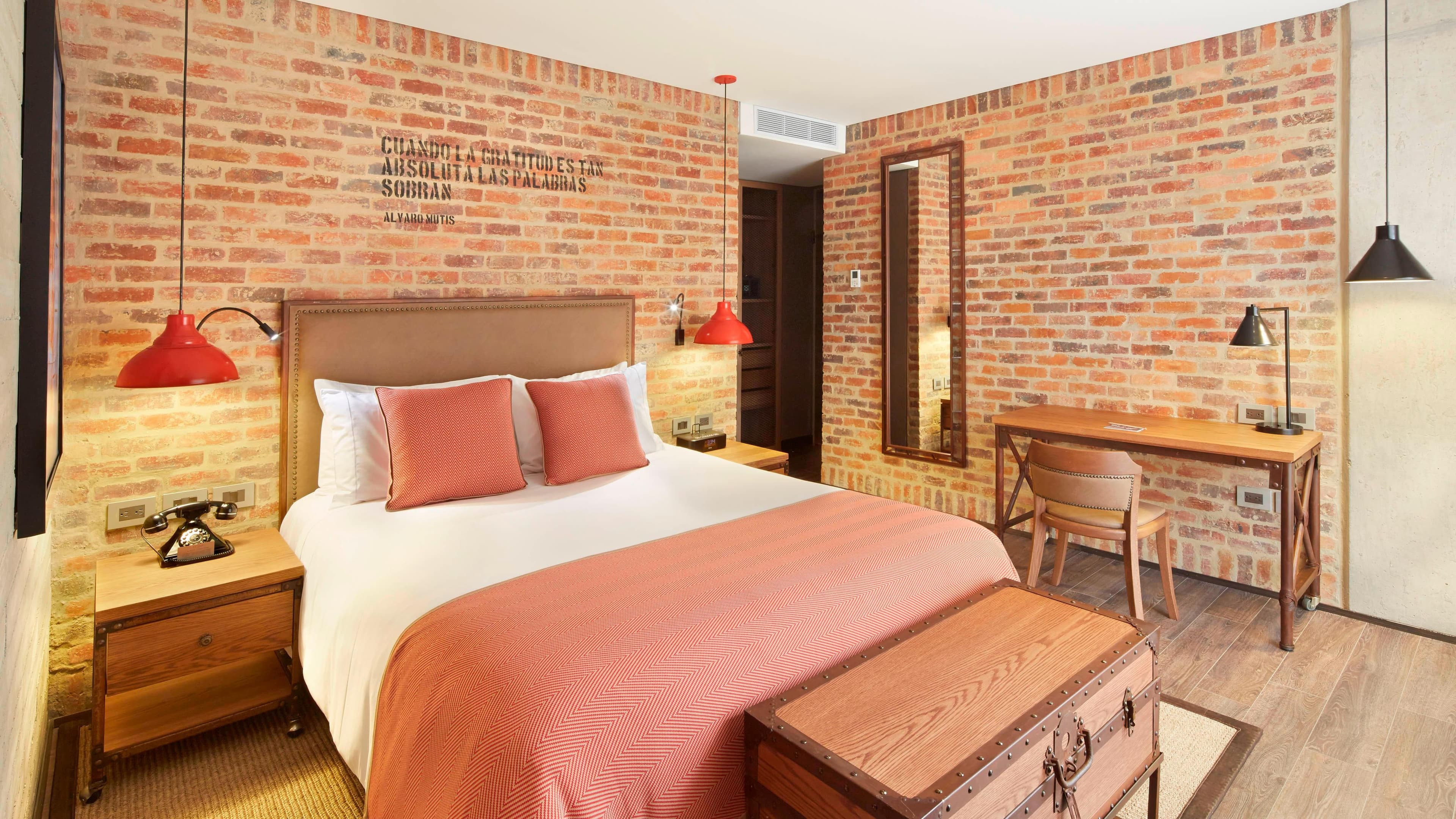 Capital Superior Queen - Image 1