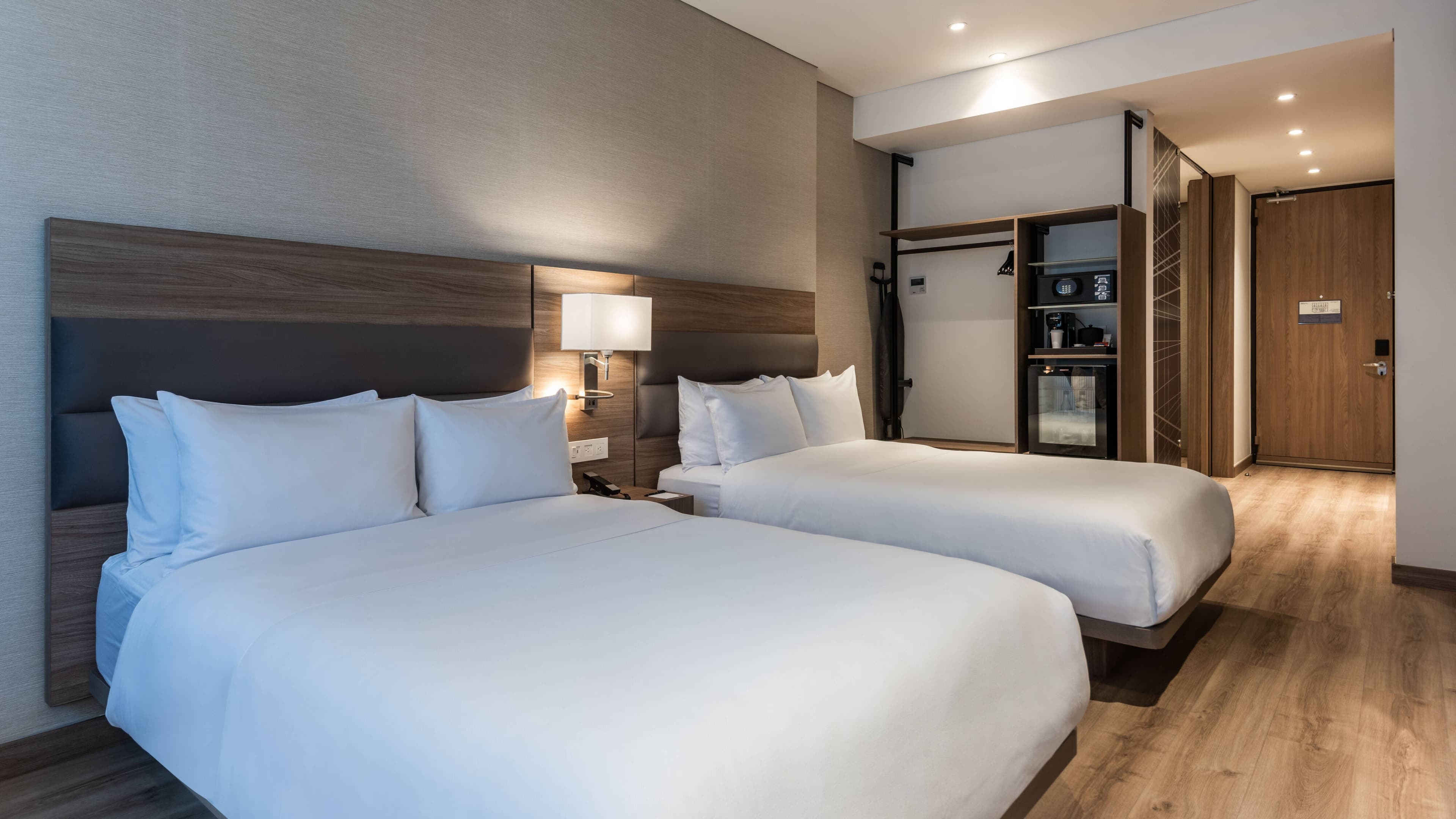 Deluxe Double - Image 2