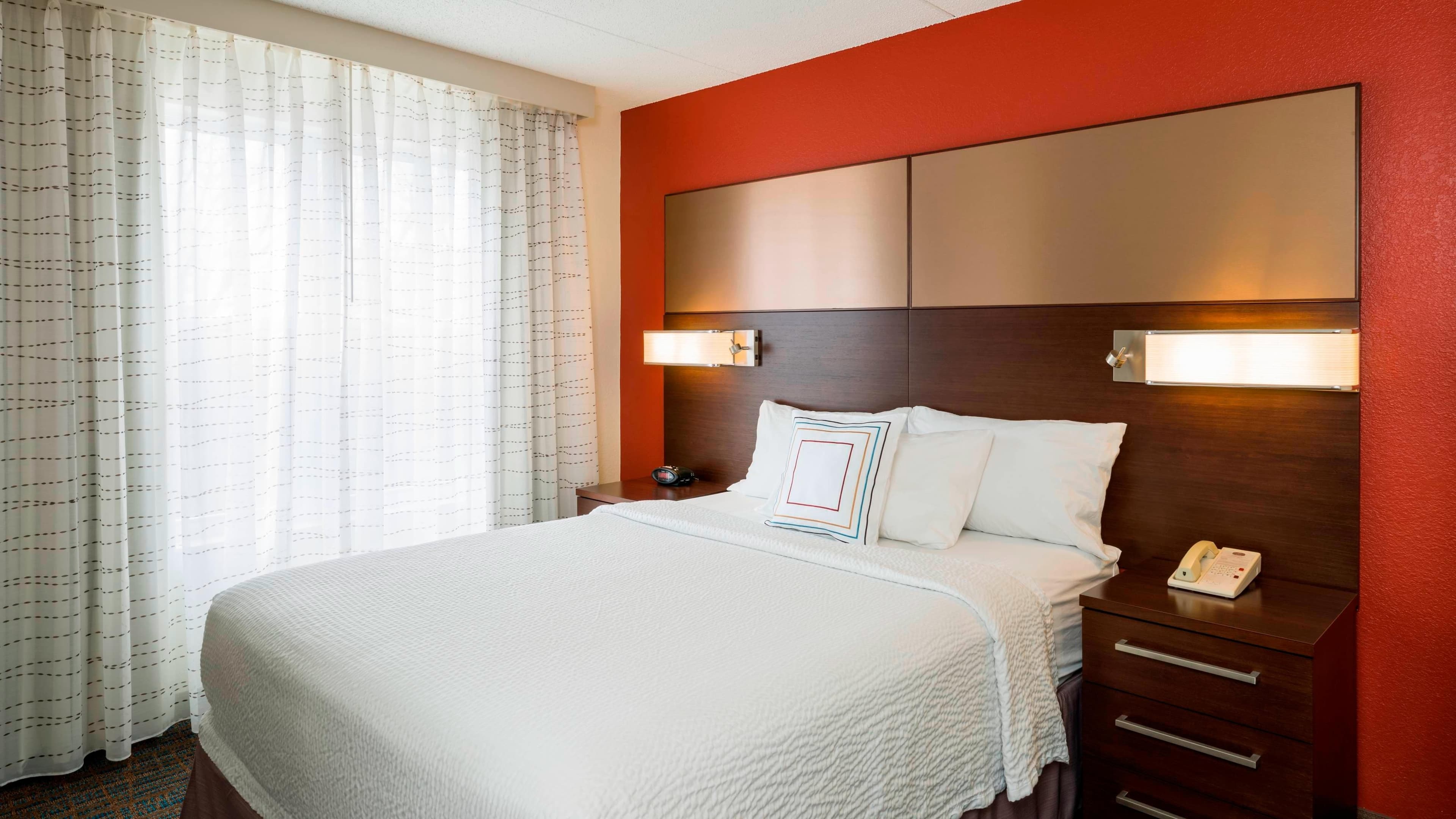 1 Bedroom 2 room Suite - Image 2