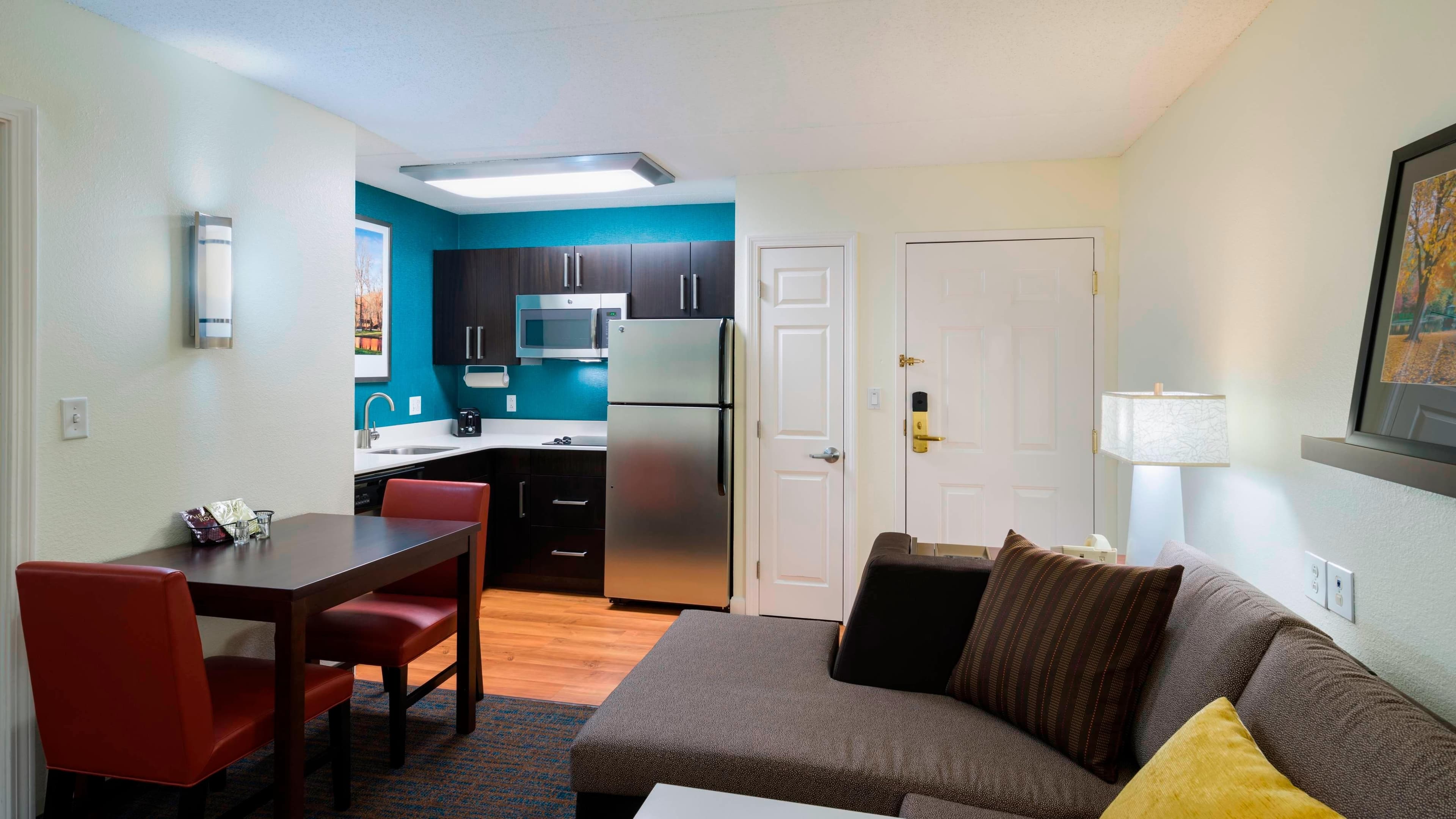 1 Bedroom 2 room Suite - Image 3