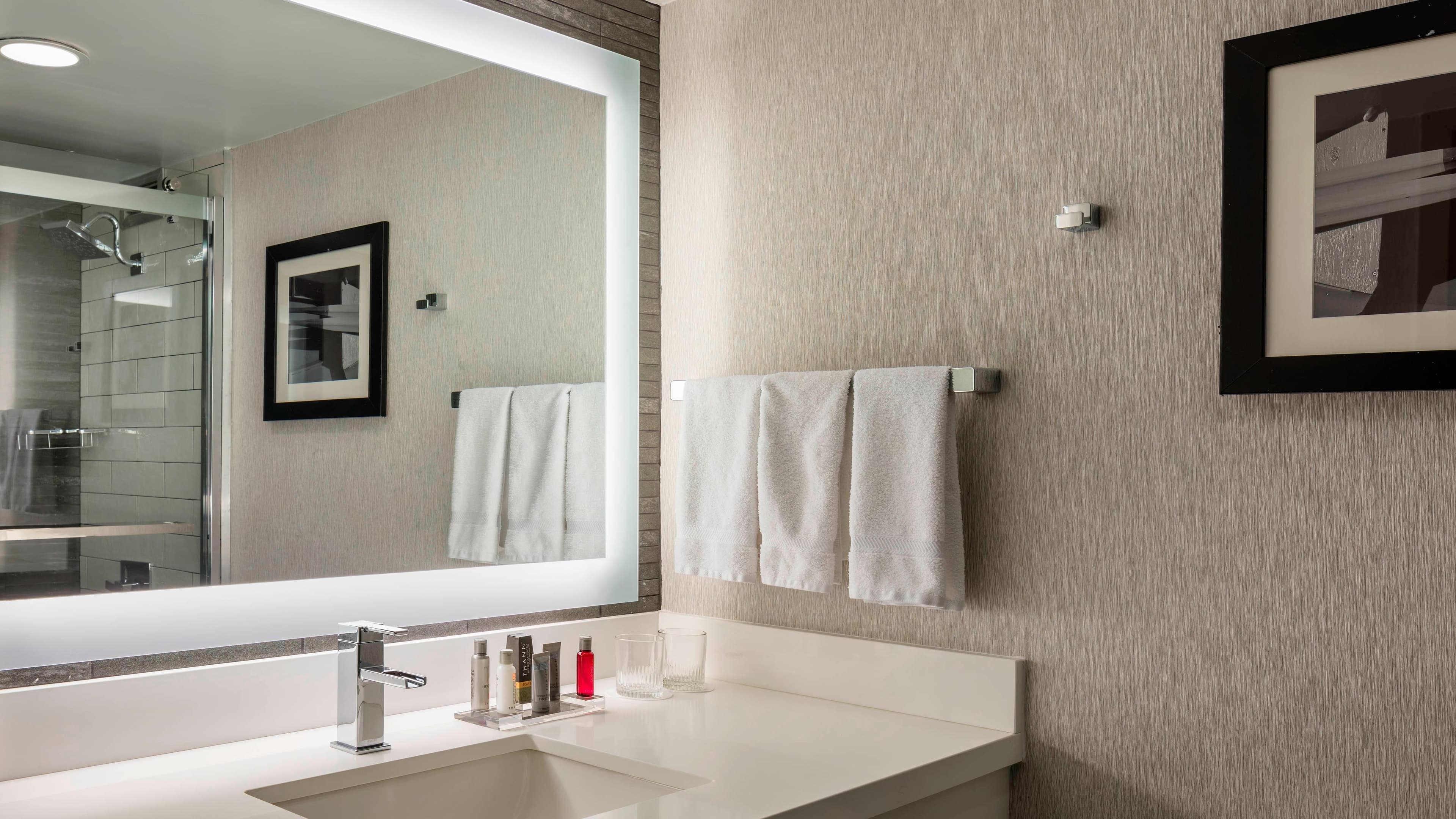 2 Queen Beds - Image 3