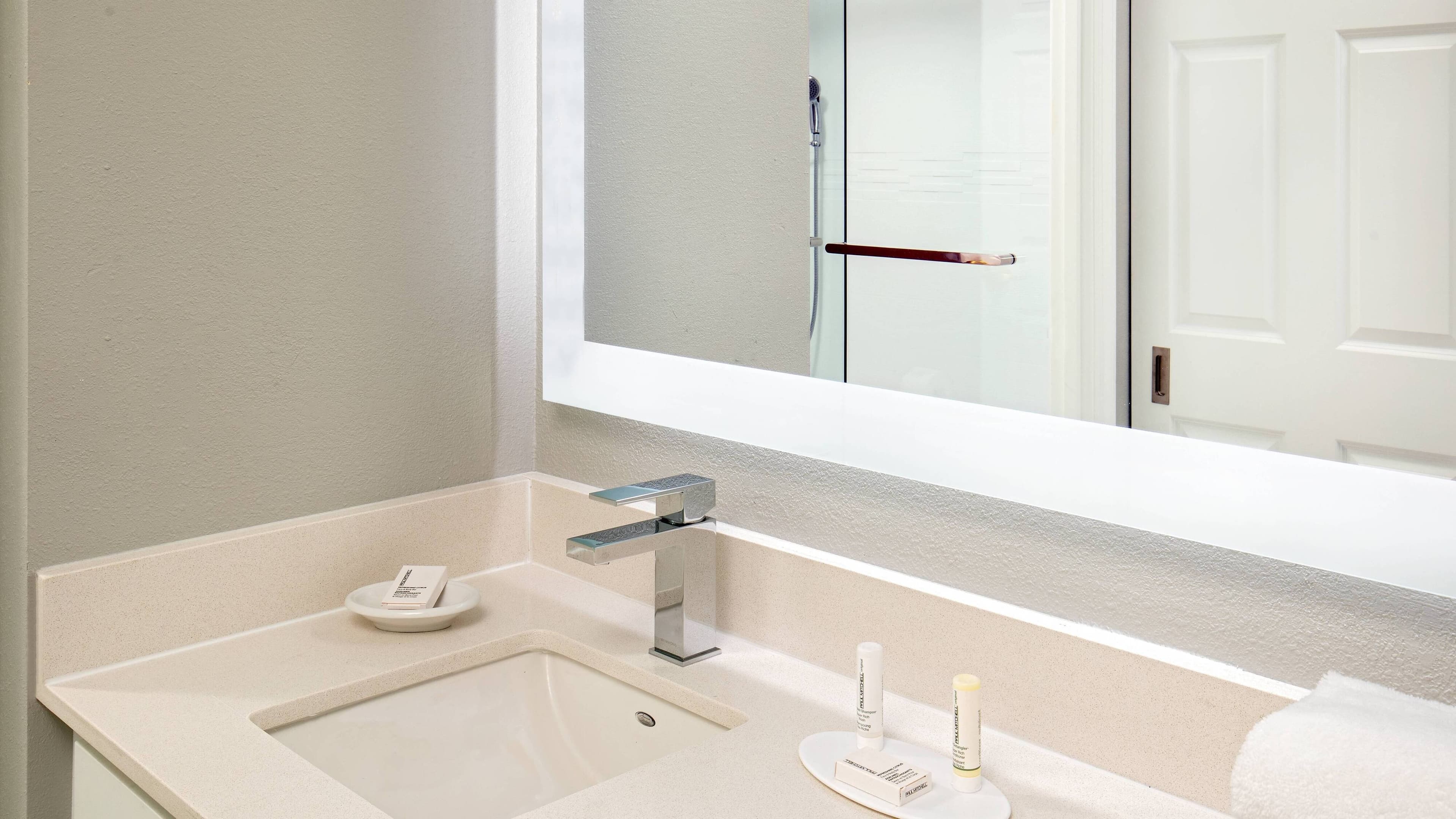 1 Bedroom Suite - Image 5