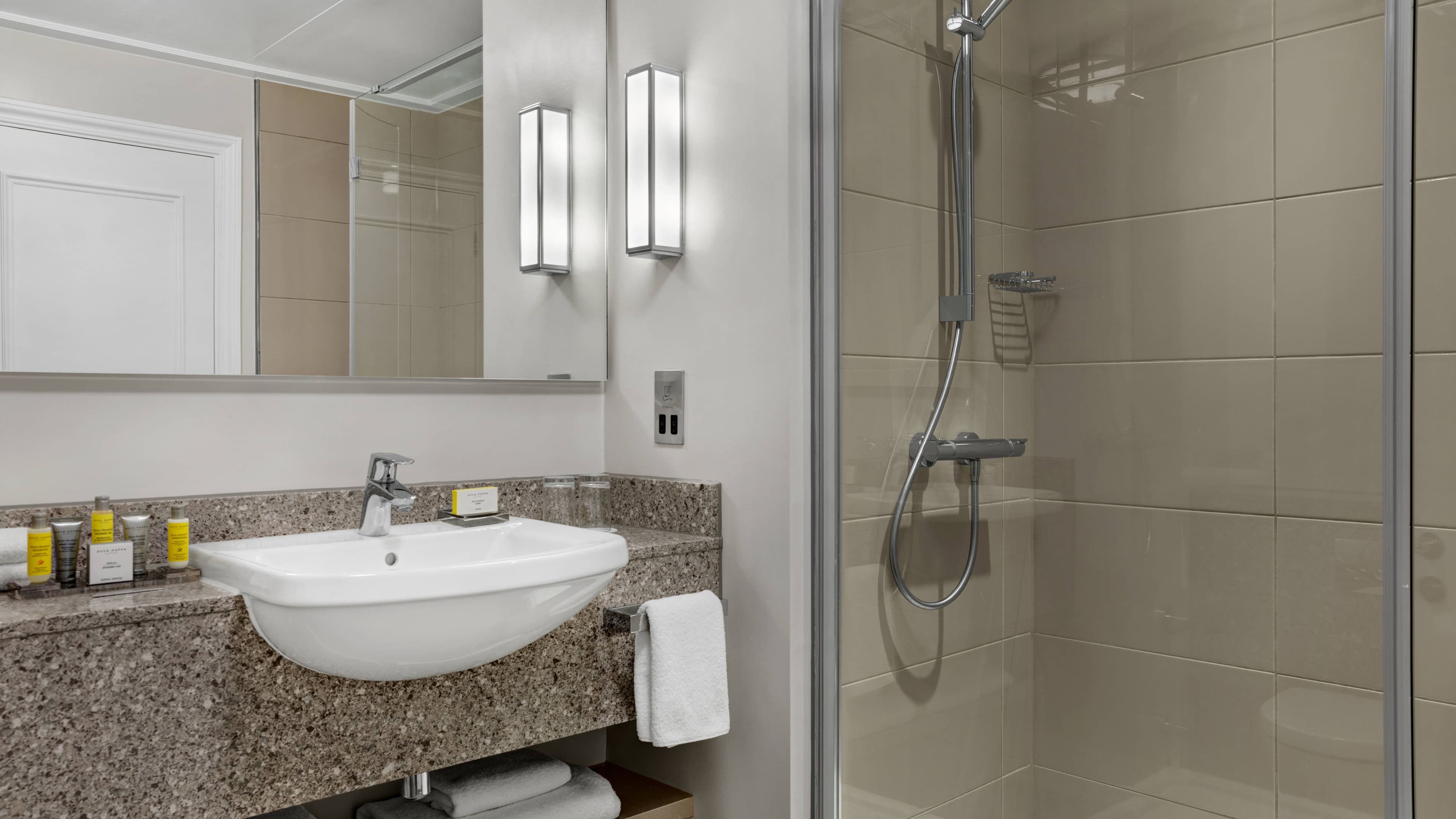 Deluxe Room - Image 5