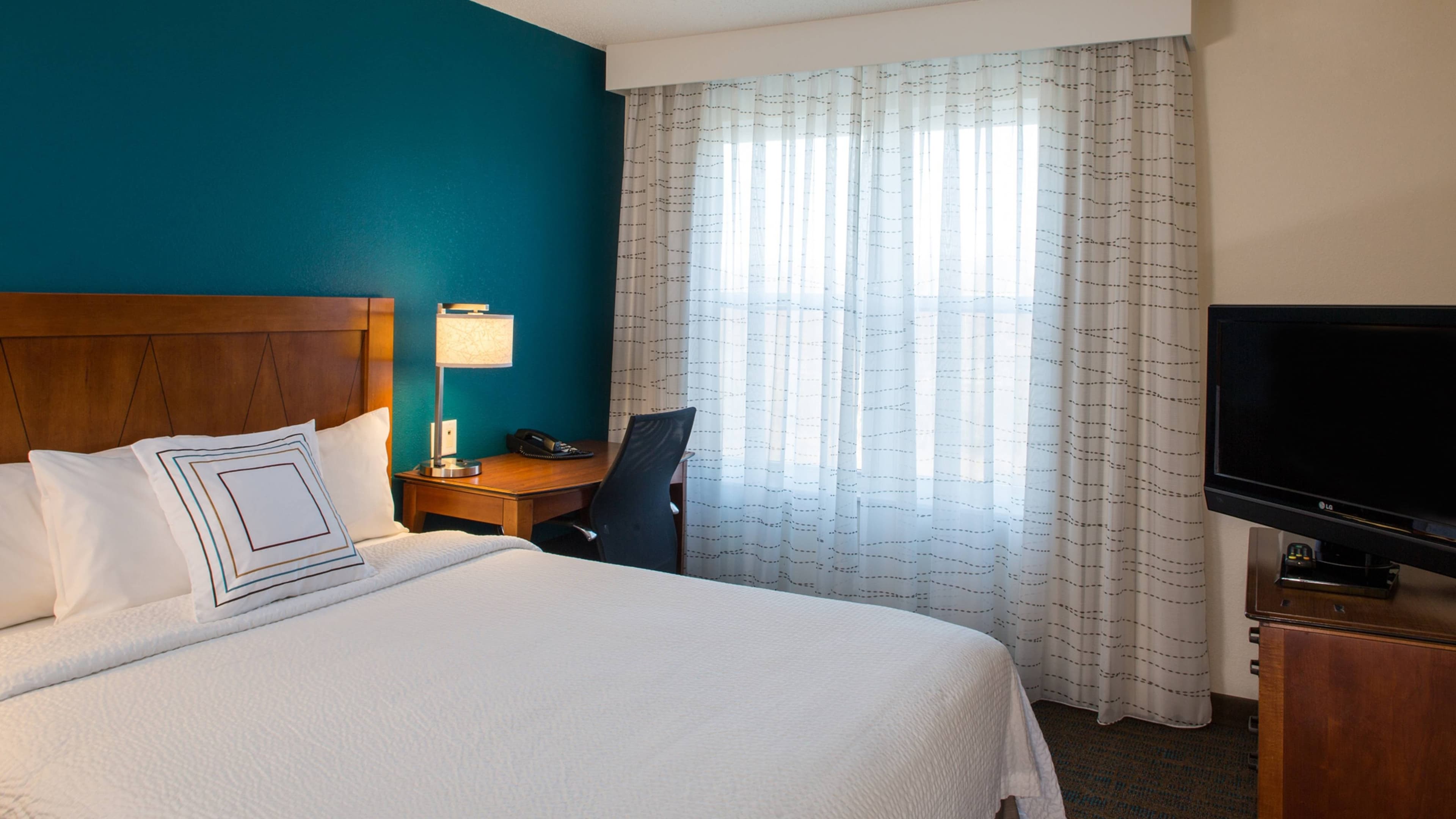 1 Bedroom Suite - Image 4