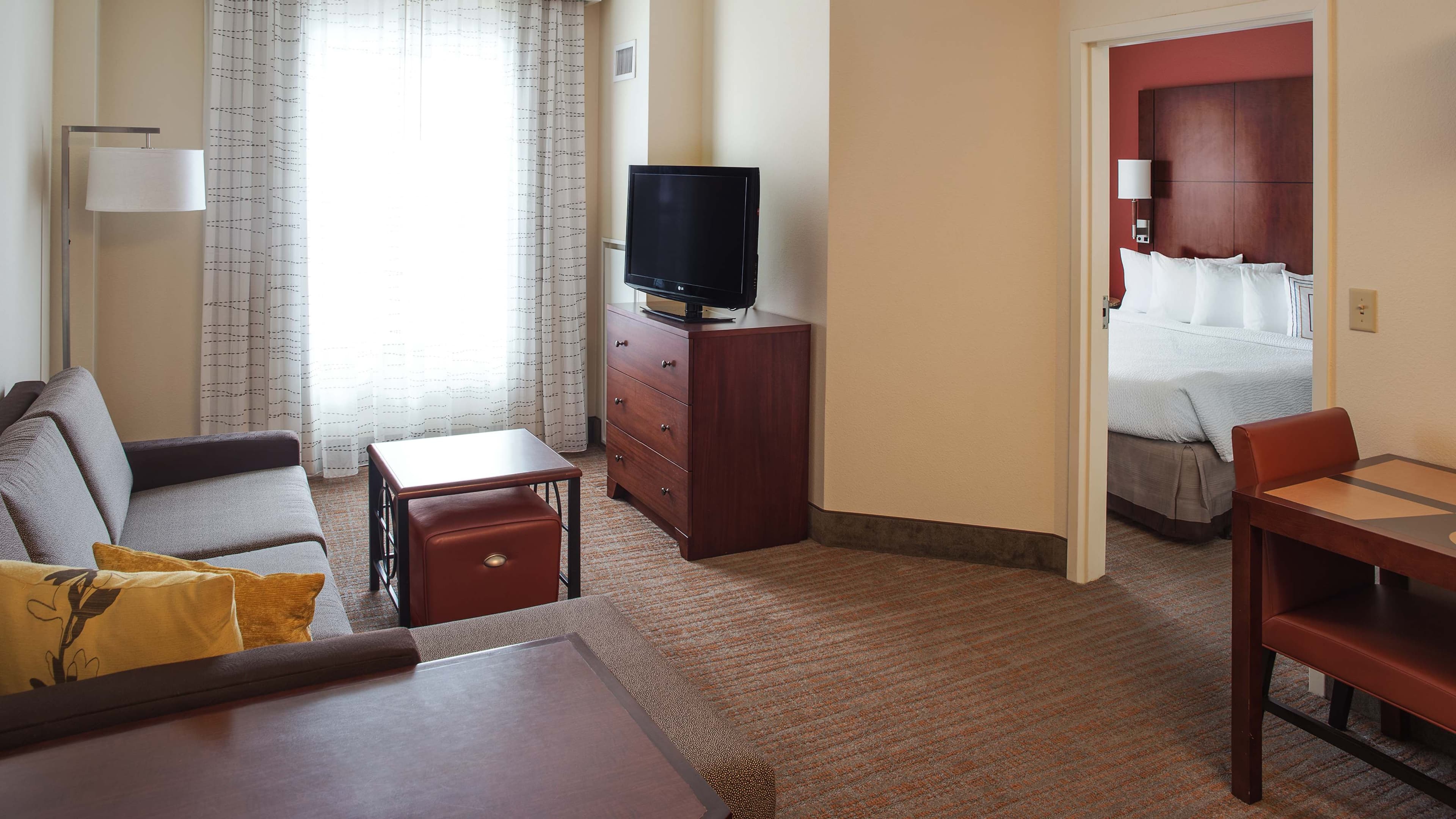 1 Bedroom 2 room Suite - Image 1