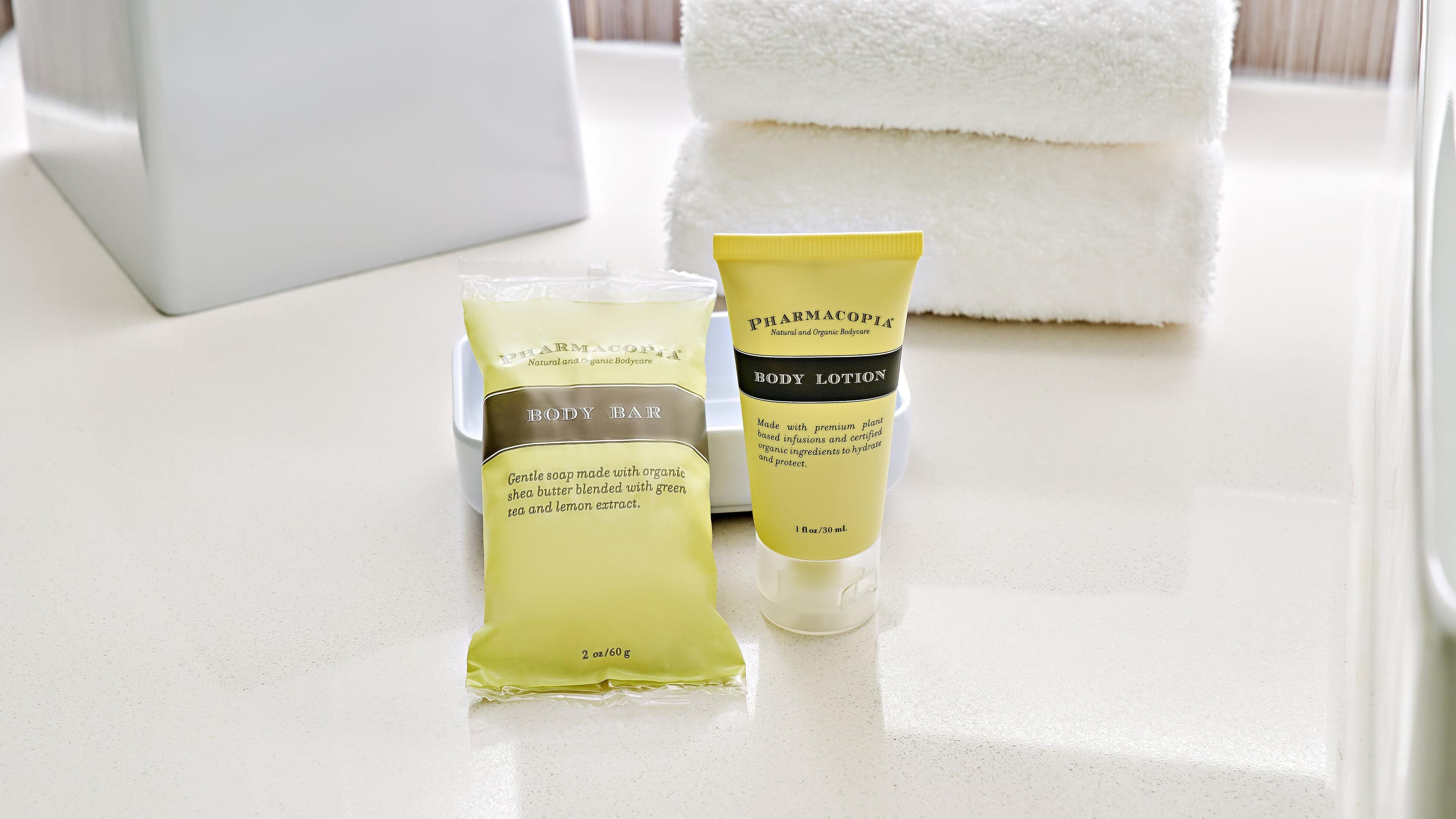 Suite Full Kitchen - Image 3