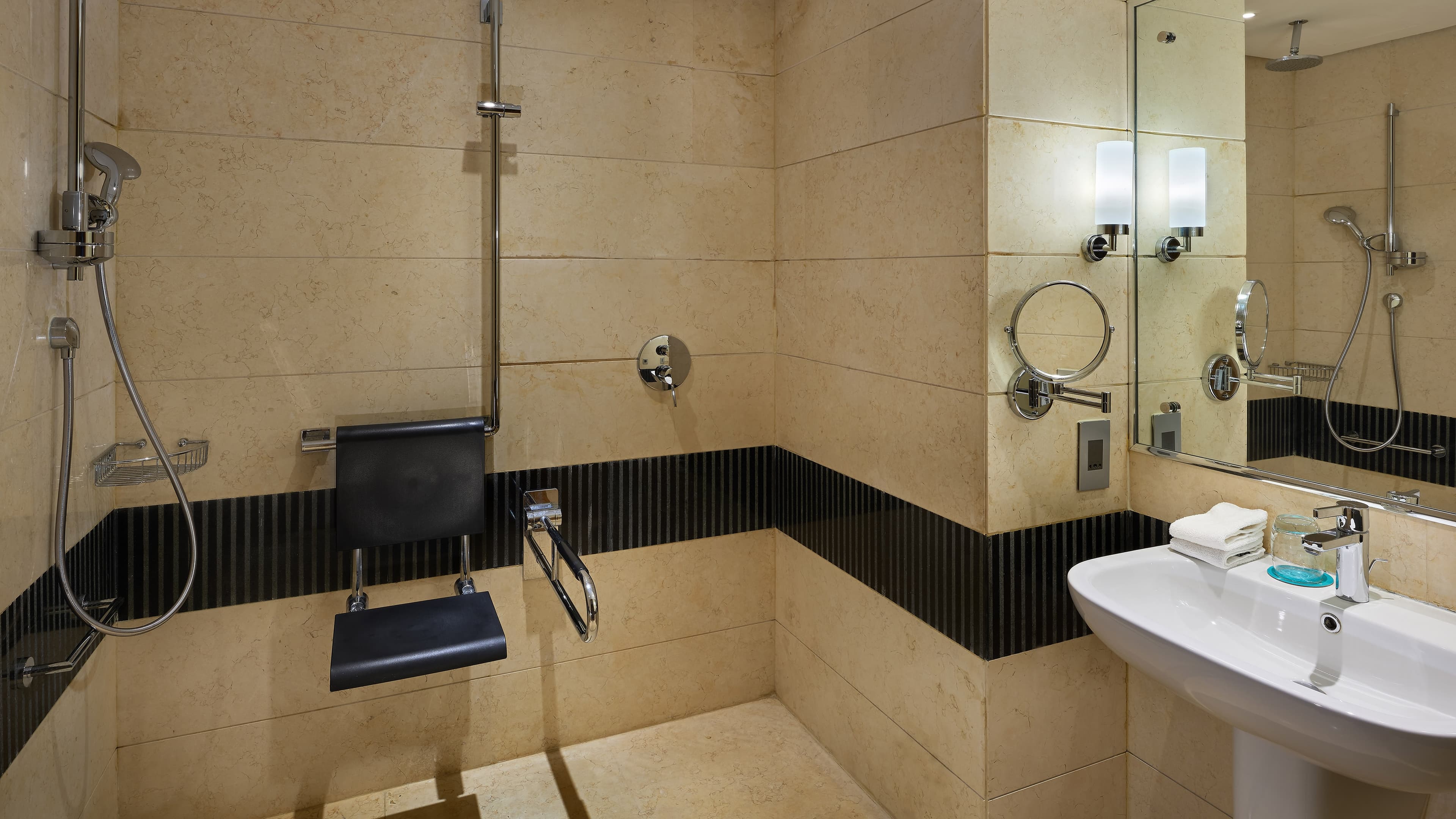 Deluxe Room - Image 5