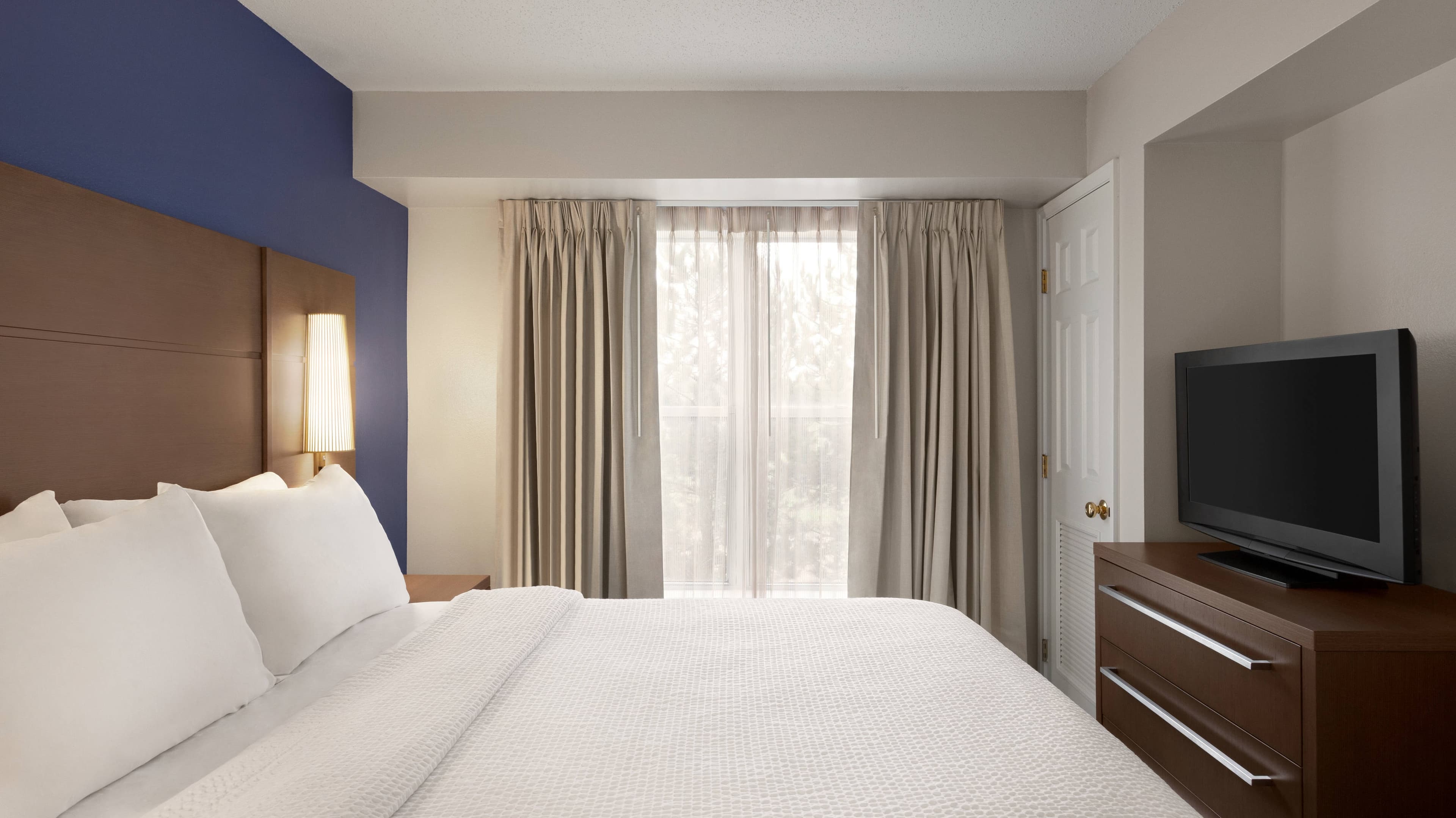 1 Bedroom Suite - Image 3