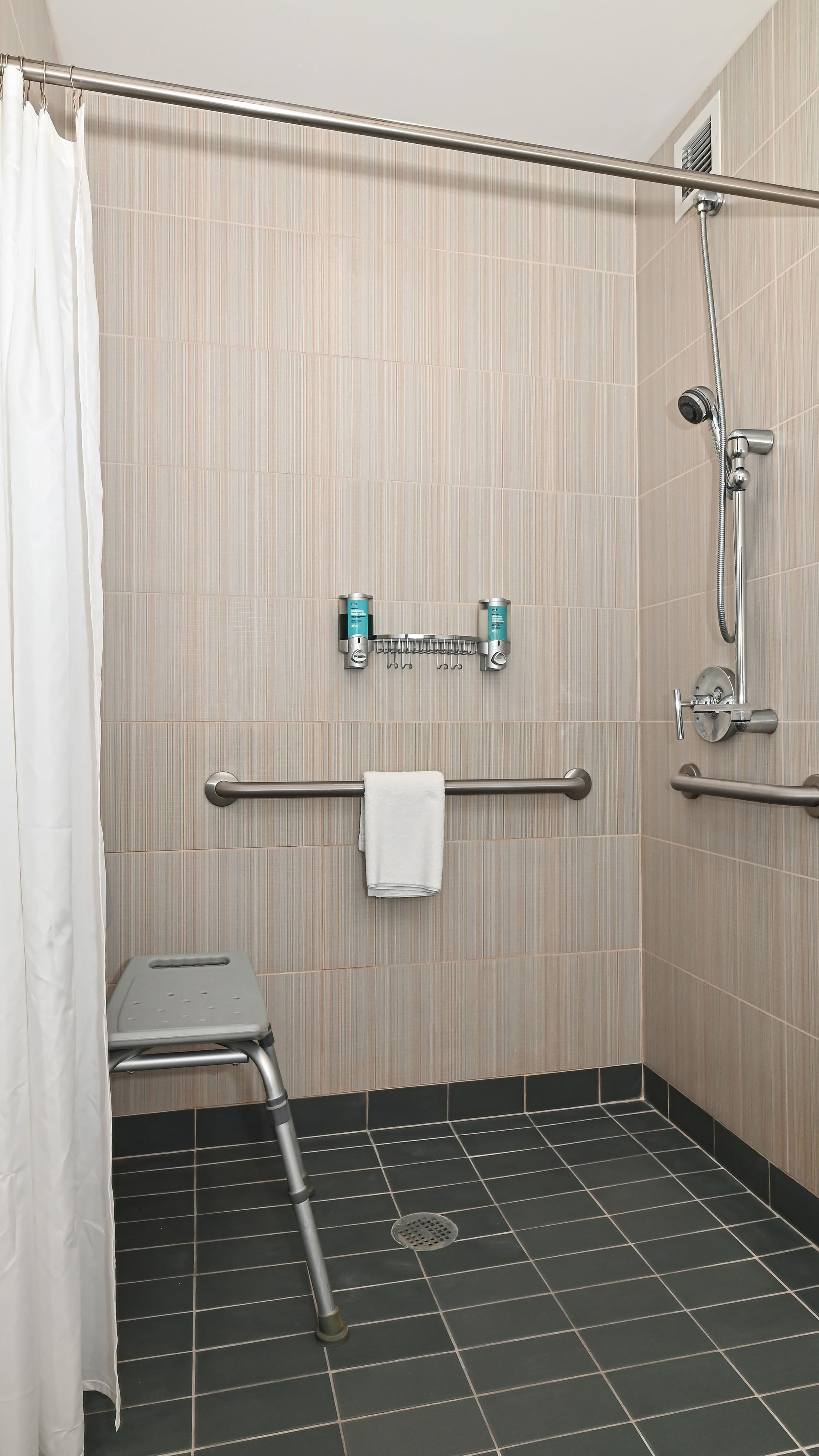 Aloft Room - Image 8