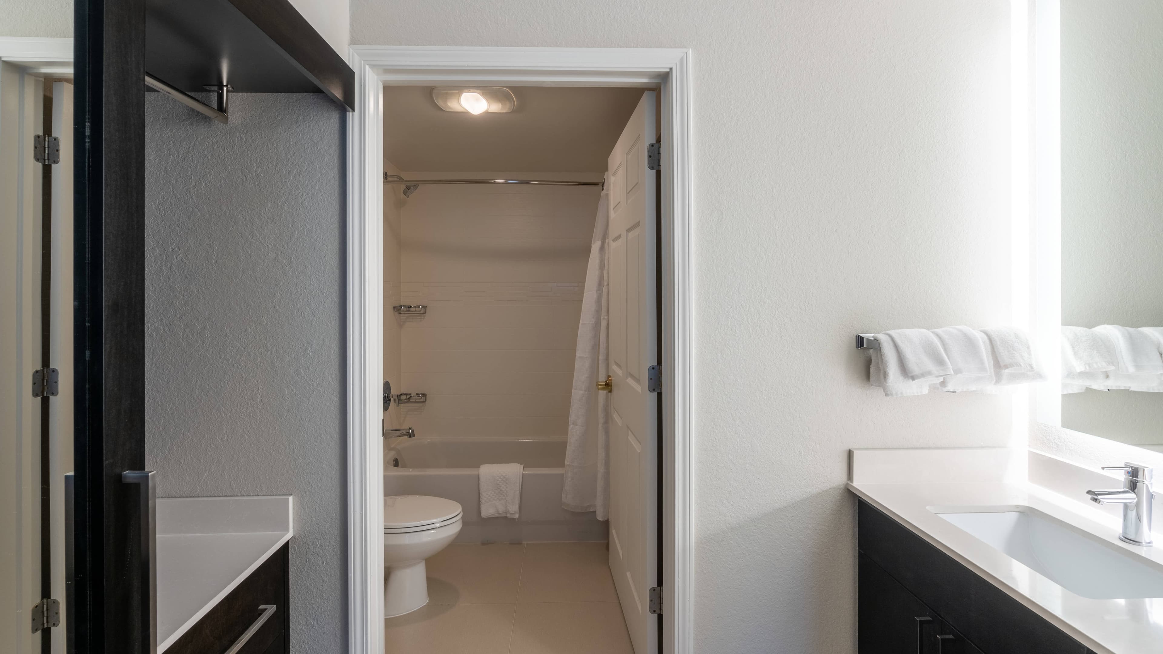 1 Bedroom Suite - Image 2
