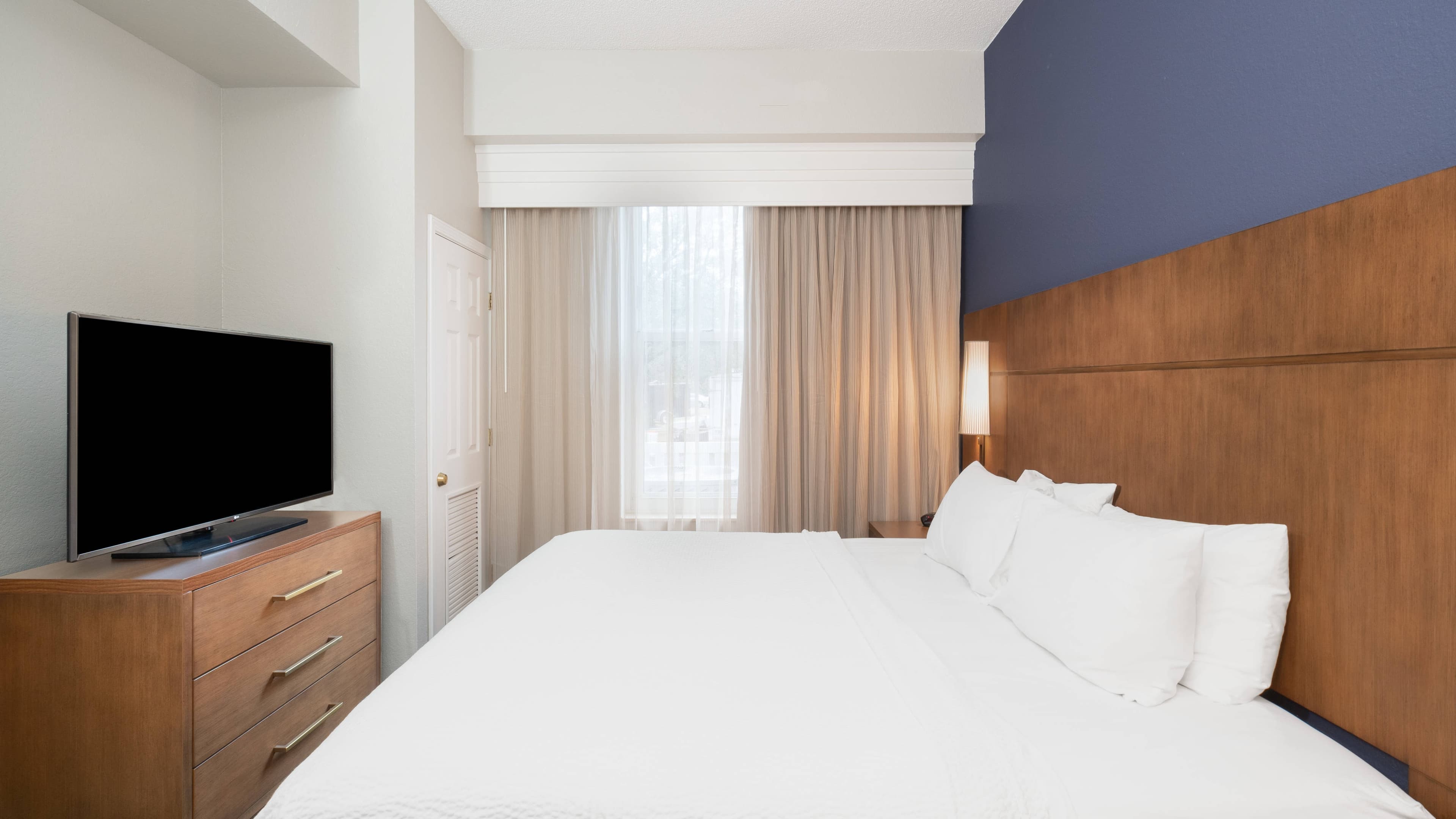 1 Bedroom Suite - Image 1